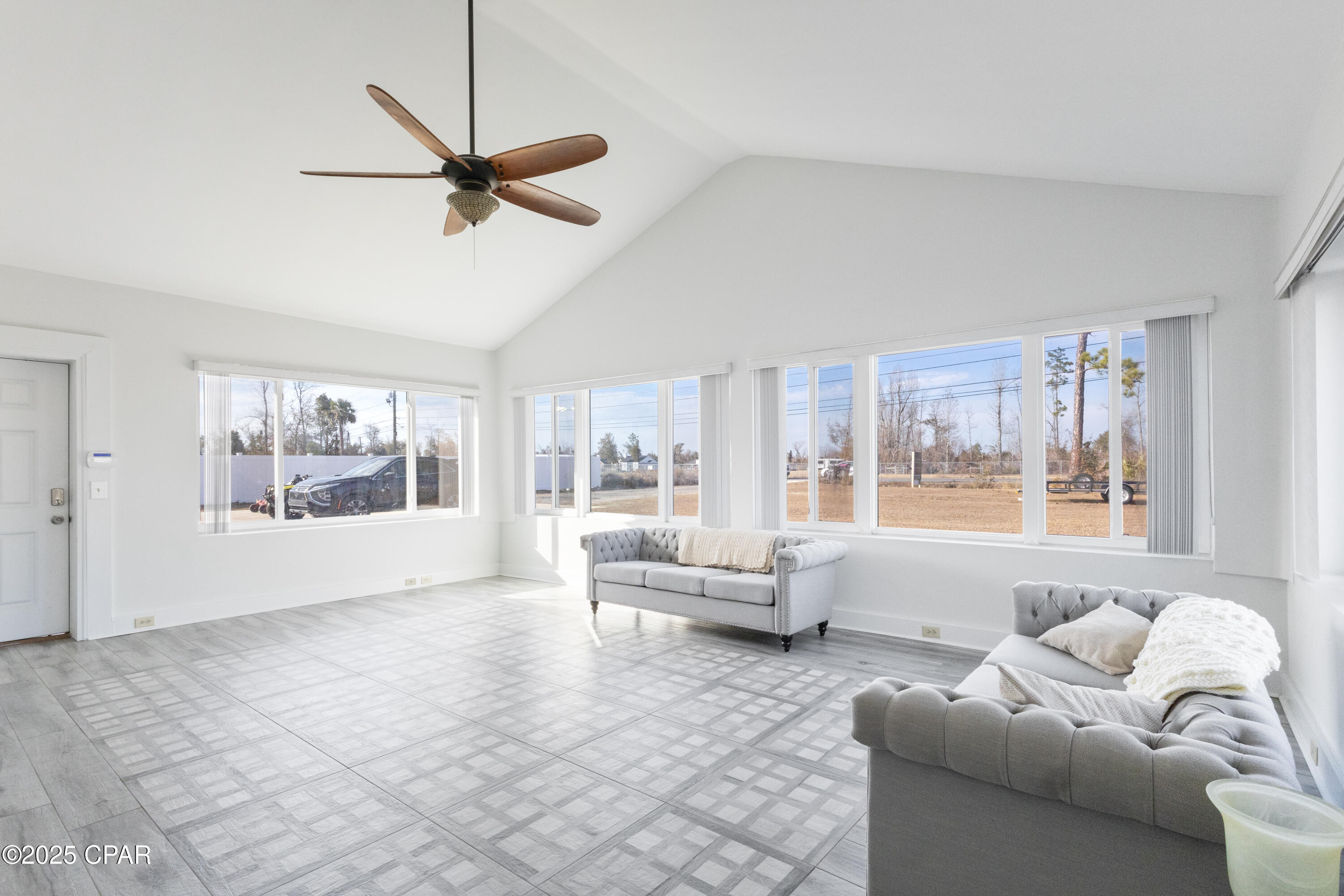 Listing photo id 14 for 2742 390 Highway