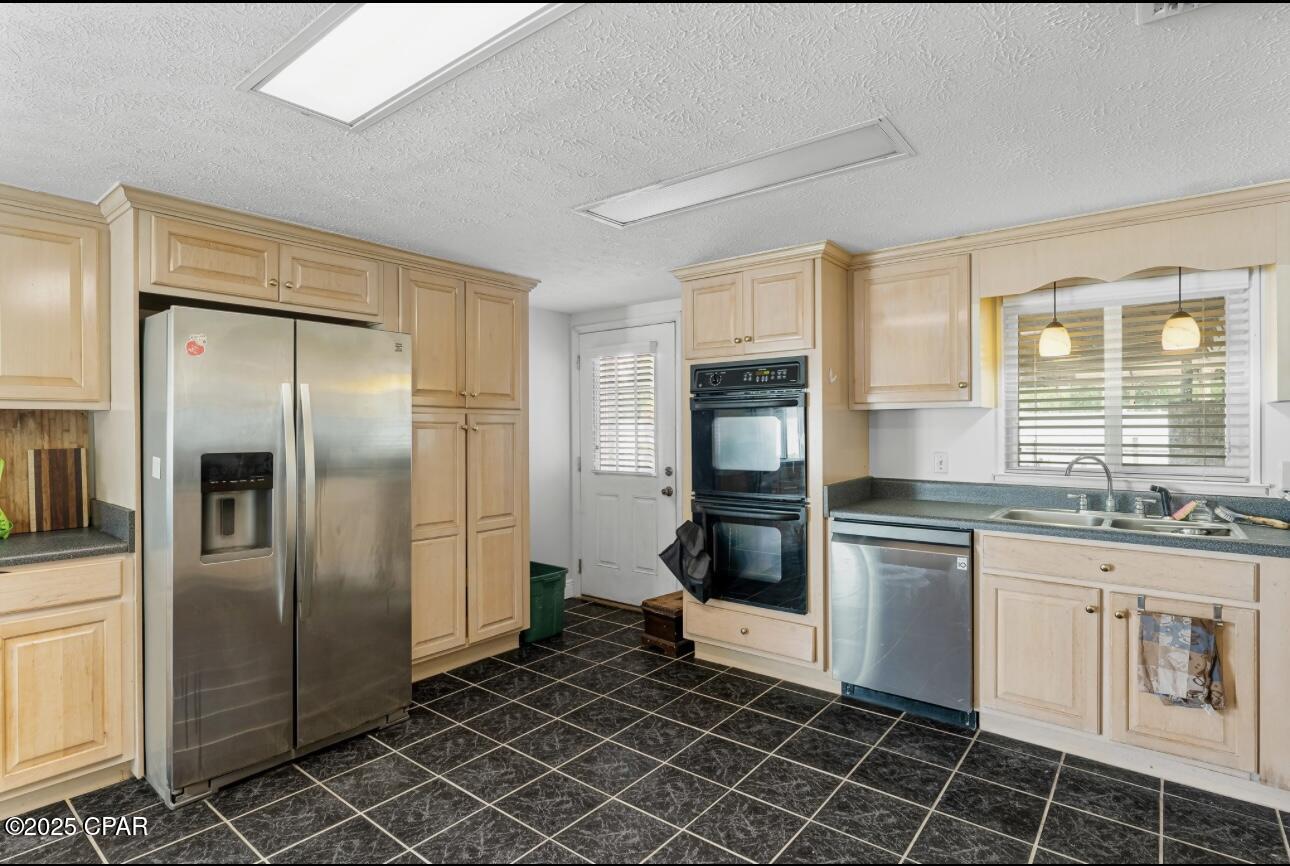 Listing photo id 27 for 2742 390 Highway