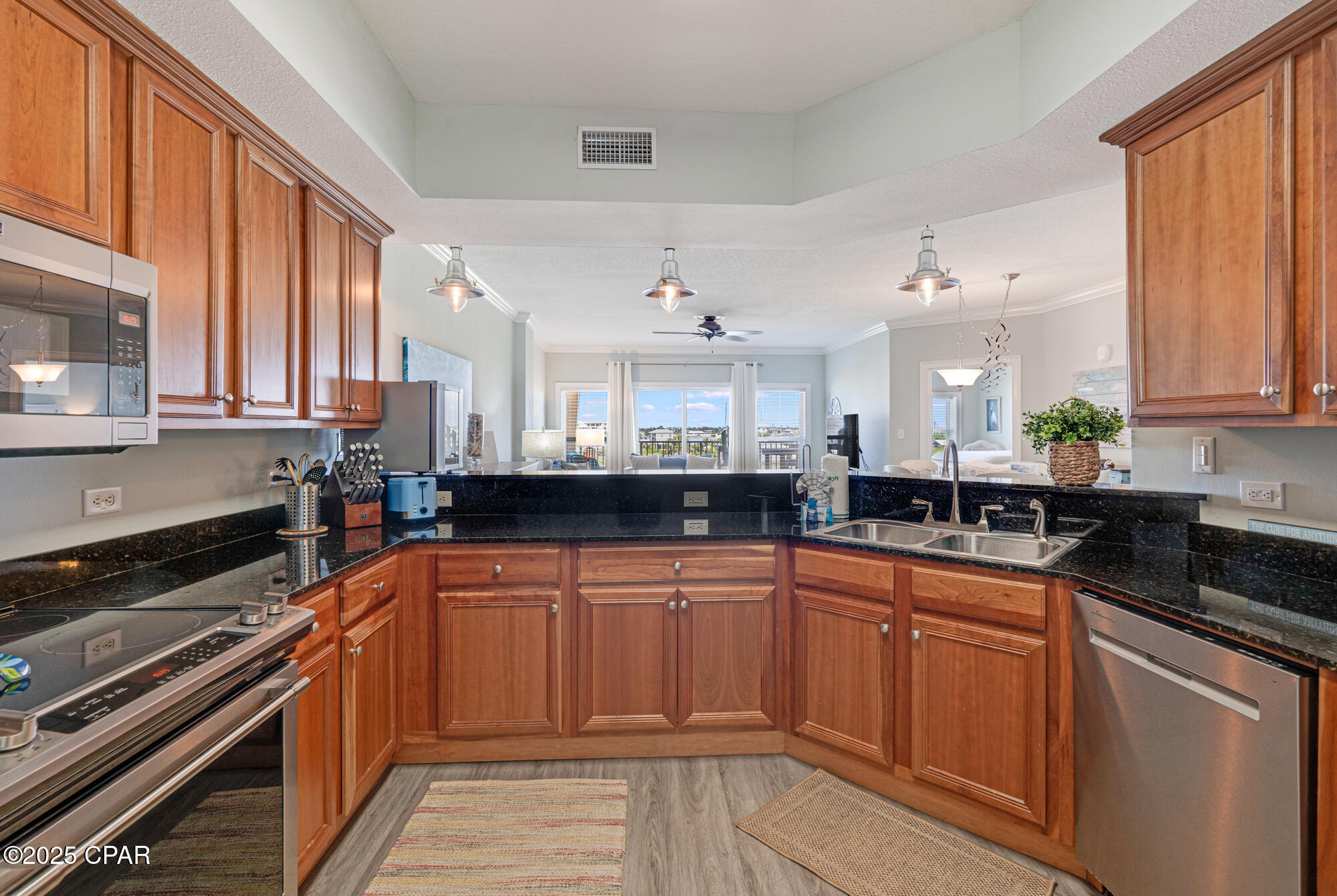 Listing photo id 13 for 800 Highway 98  302