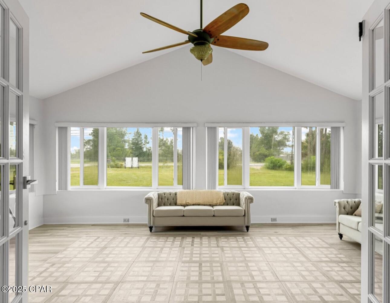 Listing photo id 25 for 2742 390 Highway