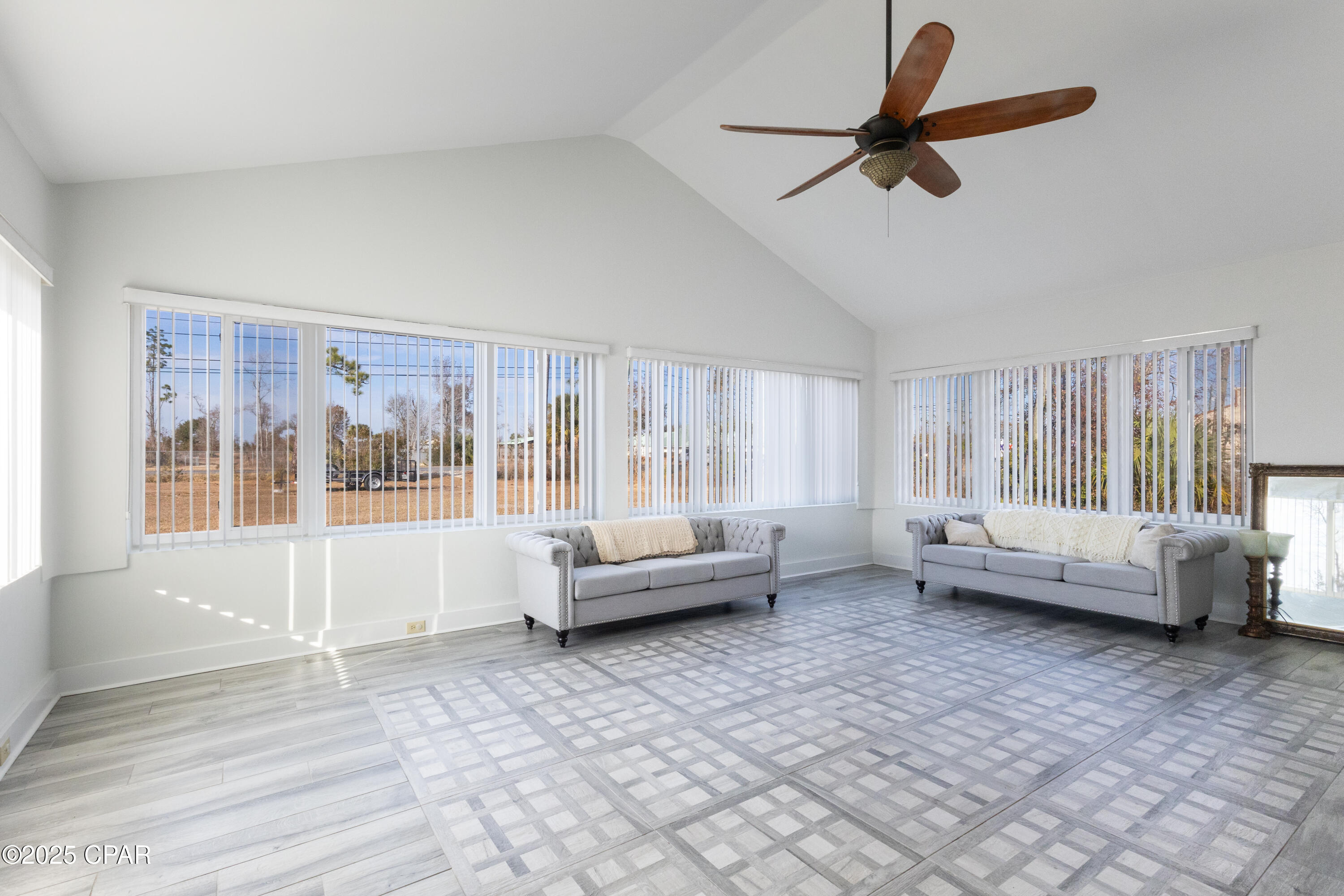 Listing photo id 6 for 2742 390 Highway