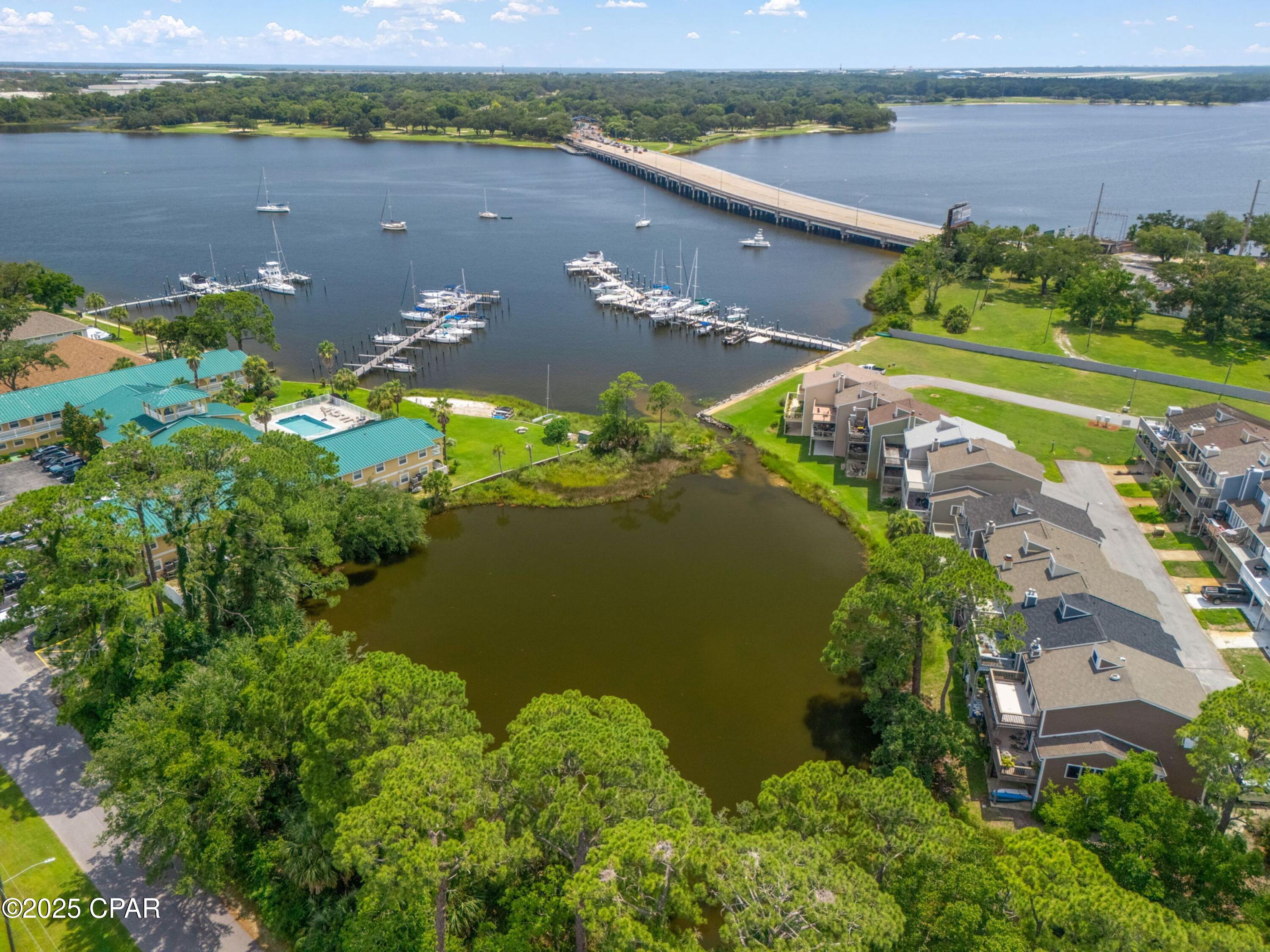 Listing photo id 11 for 612 1st Street