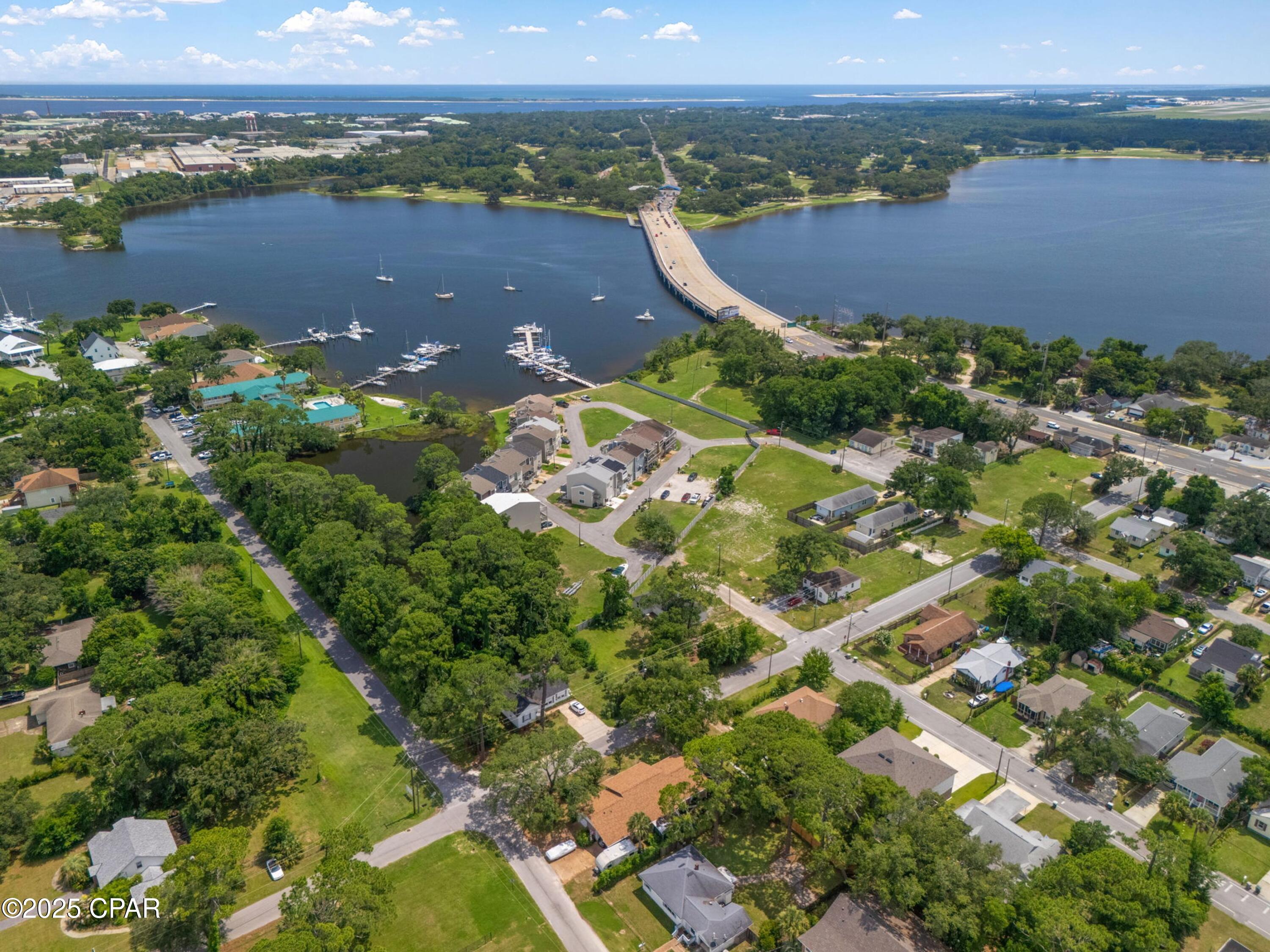 Listing photo id 12 for 612 1st Street