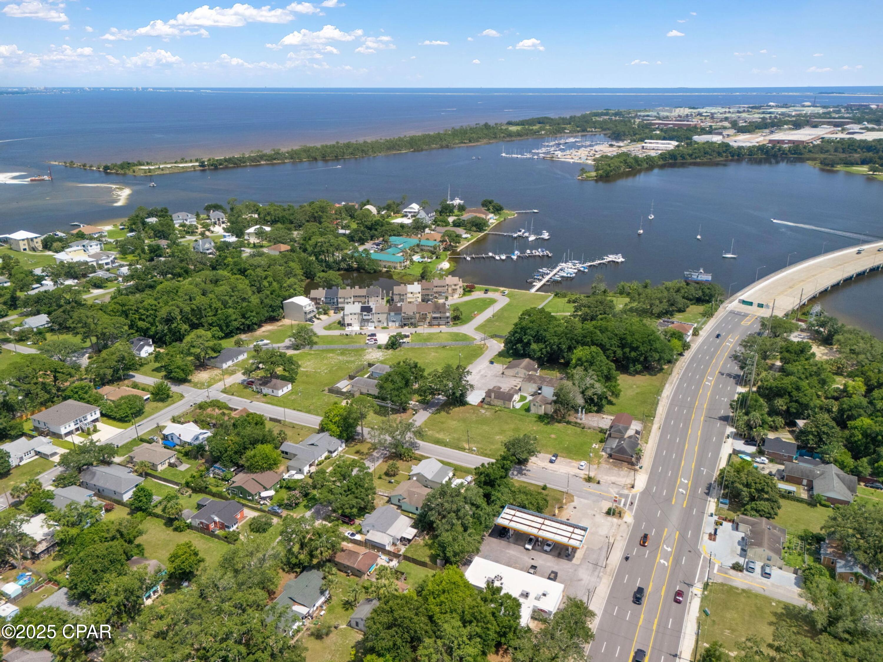 Listing photo id 14 for 612 1st Street