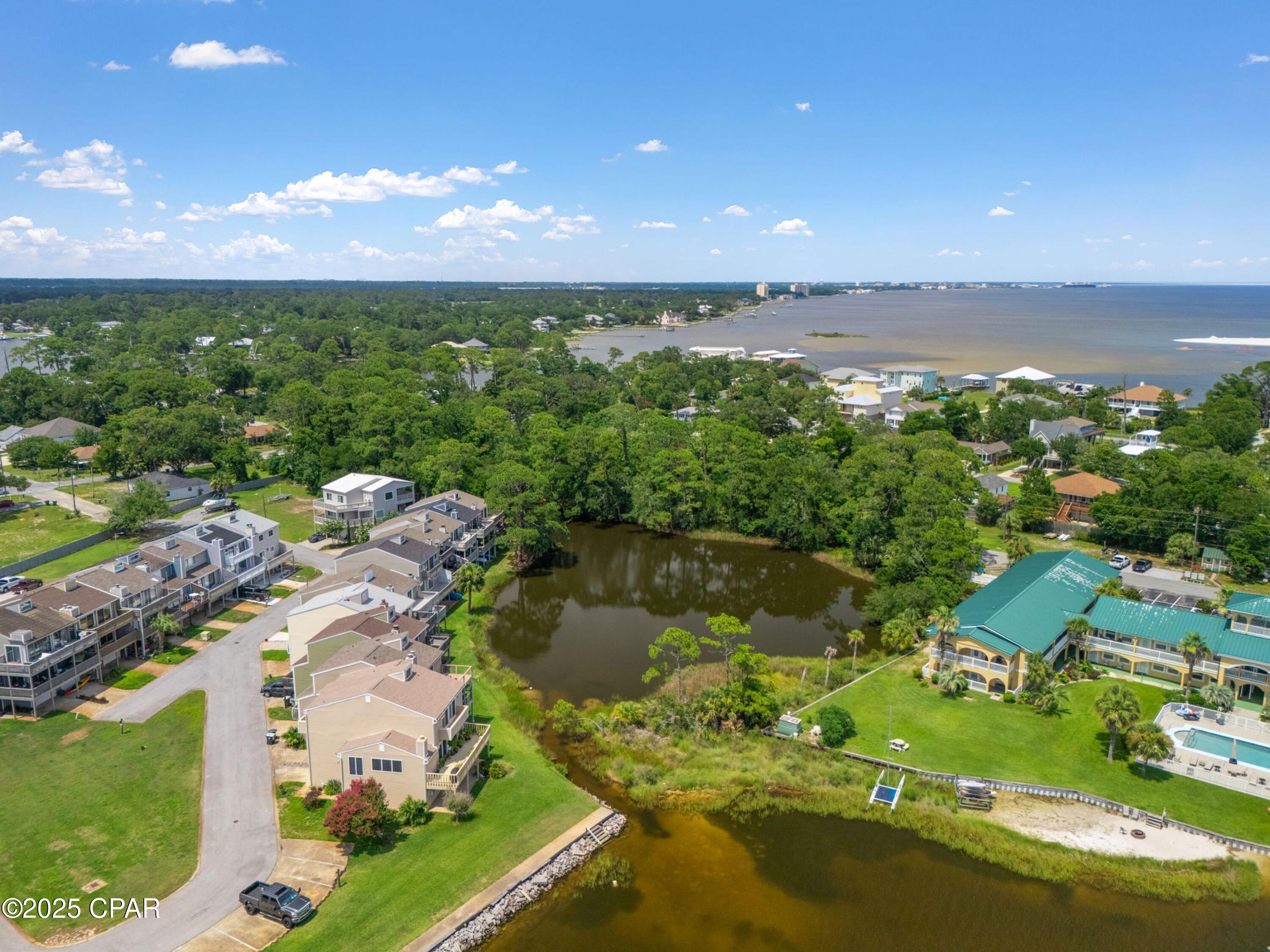 Listing photo id 9 for 612 1st Street