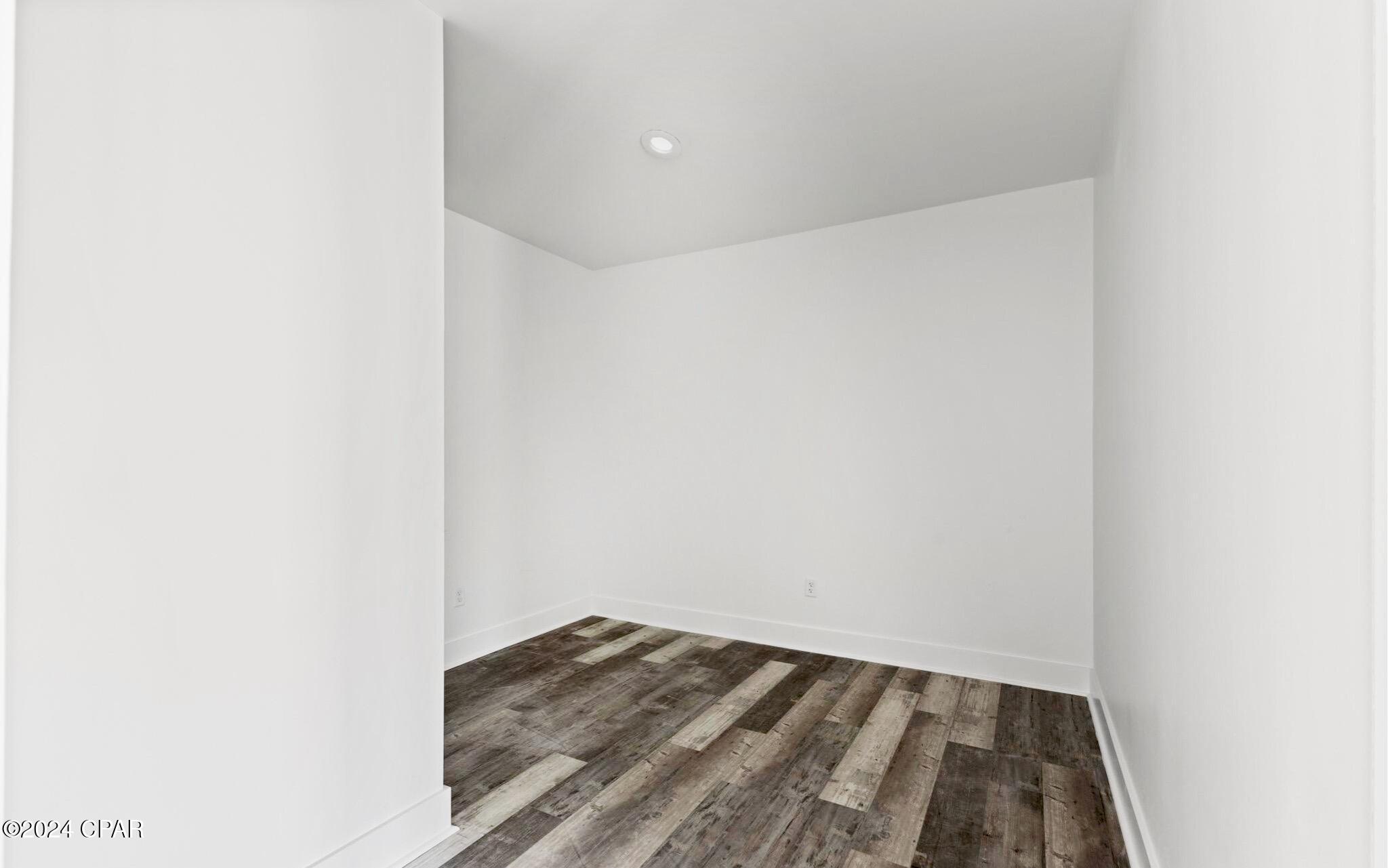 Image 42 For 304 Long Avenue