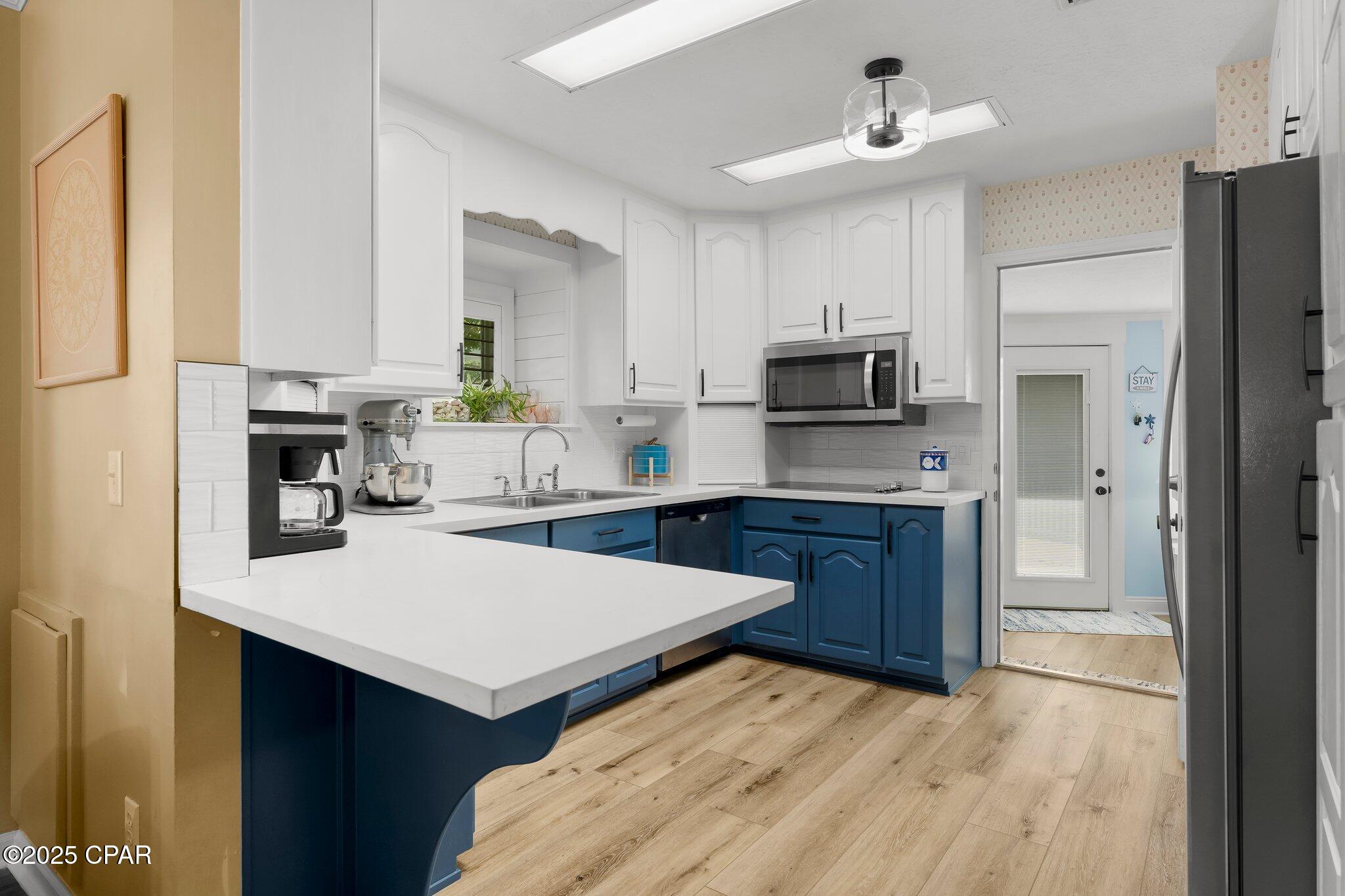 Image 10 For 528 Venture Boulevard