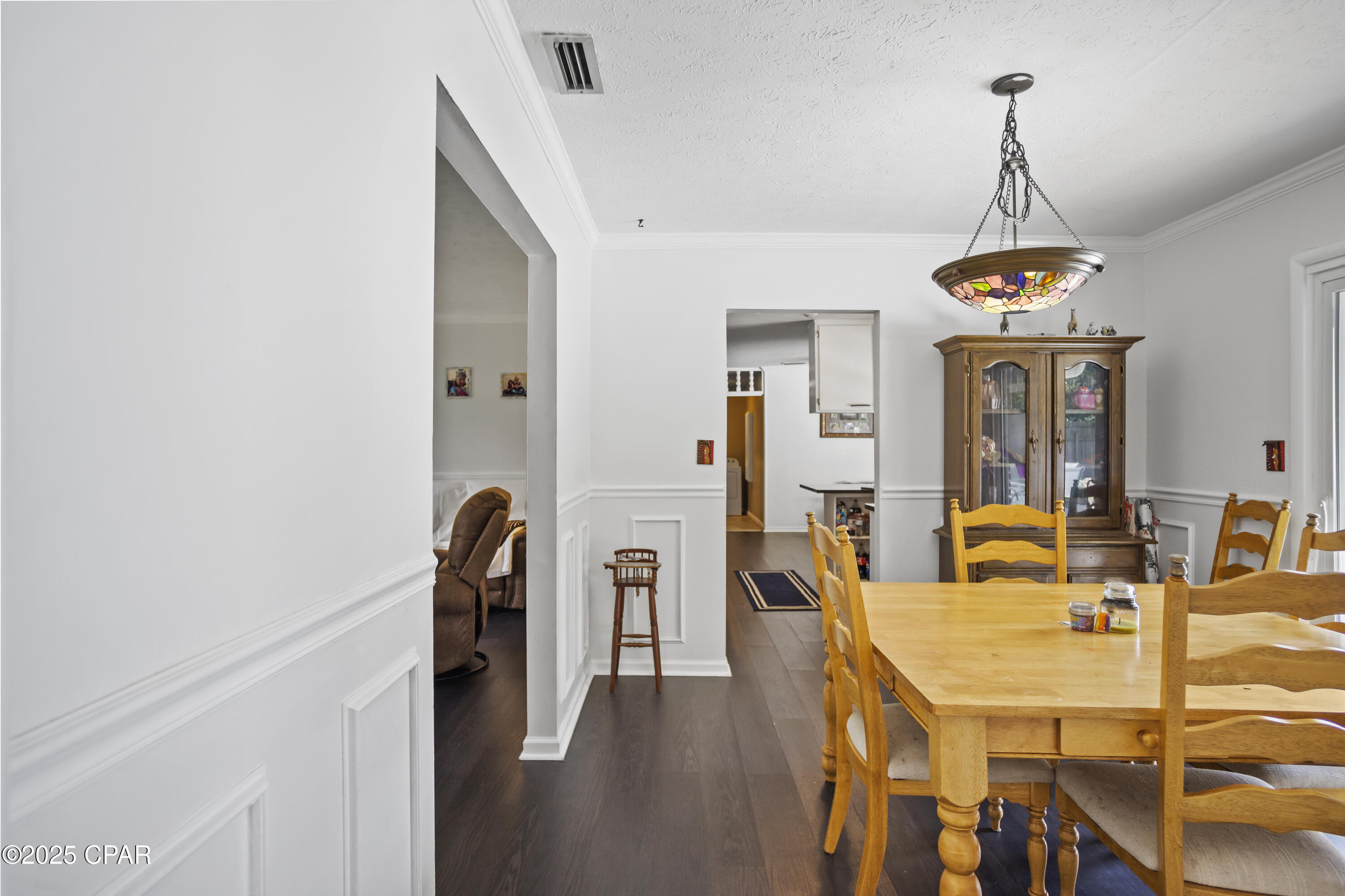 Listing photo id 18 for 2025 Shady Oaks Drive