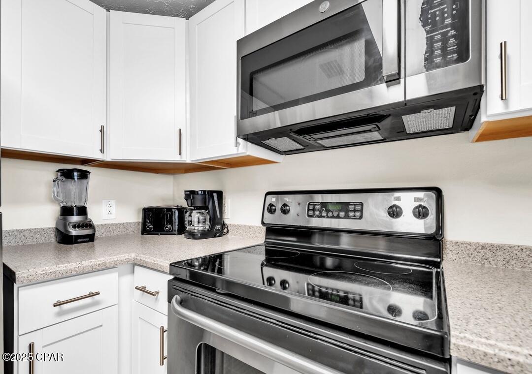 Image 11 For 10901 Front Beach Road 2003