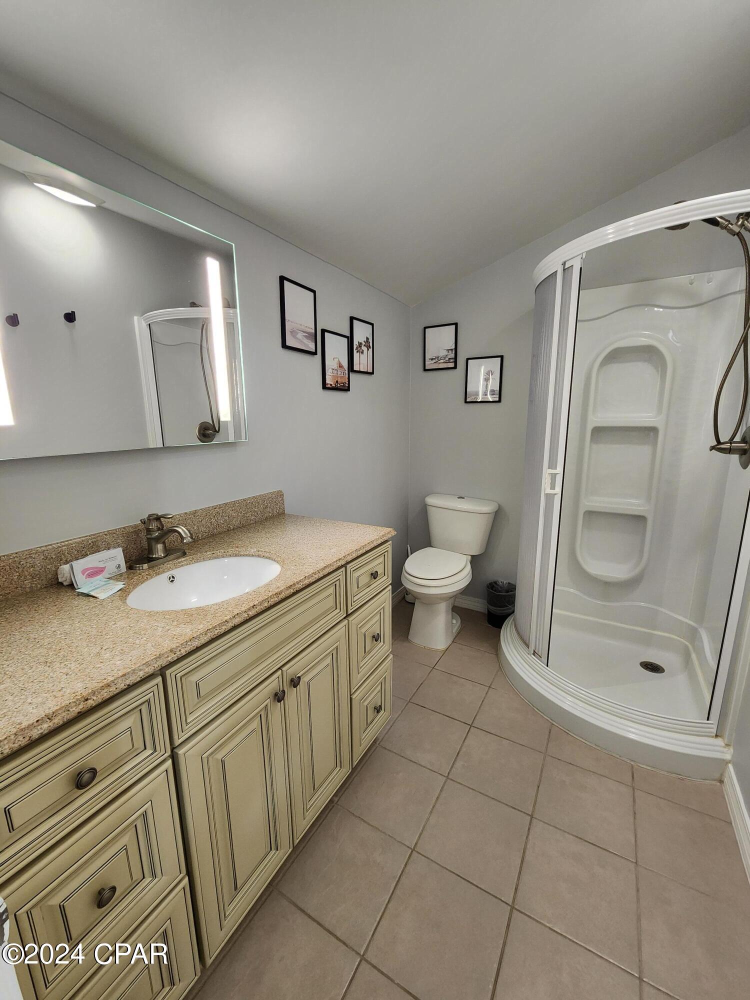 Listing photo id 19 for 4114 Holiday Drive 6