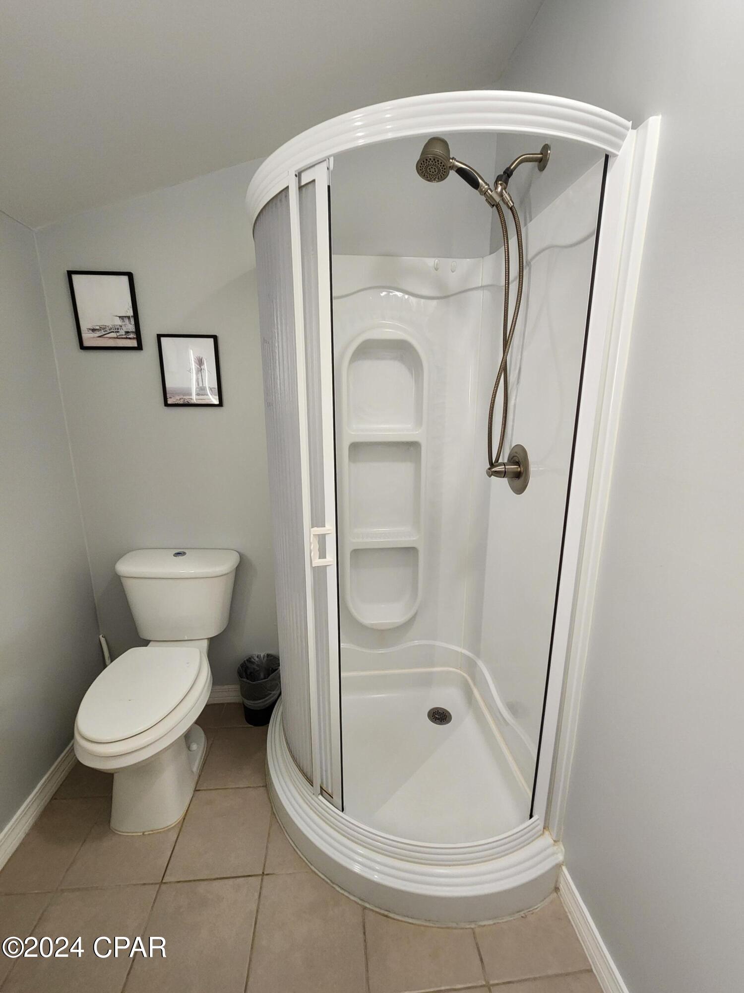 Listing photo id 21 for 4114 Holiday Drive 6