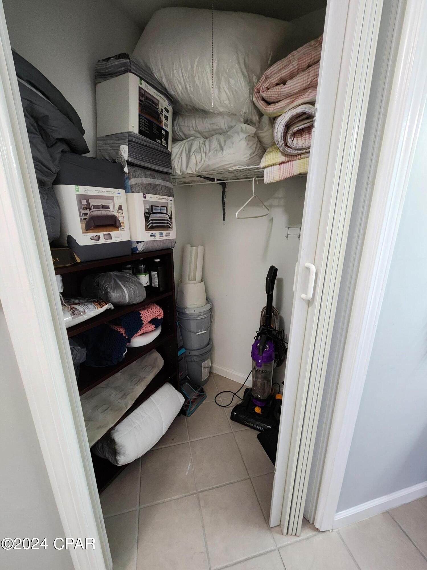 Listing photo id 22 for 4114 Holiday Drive 6