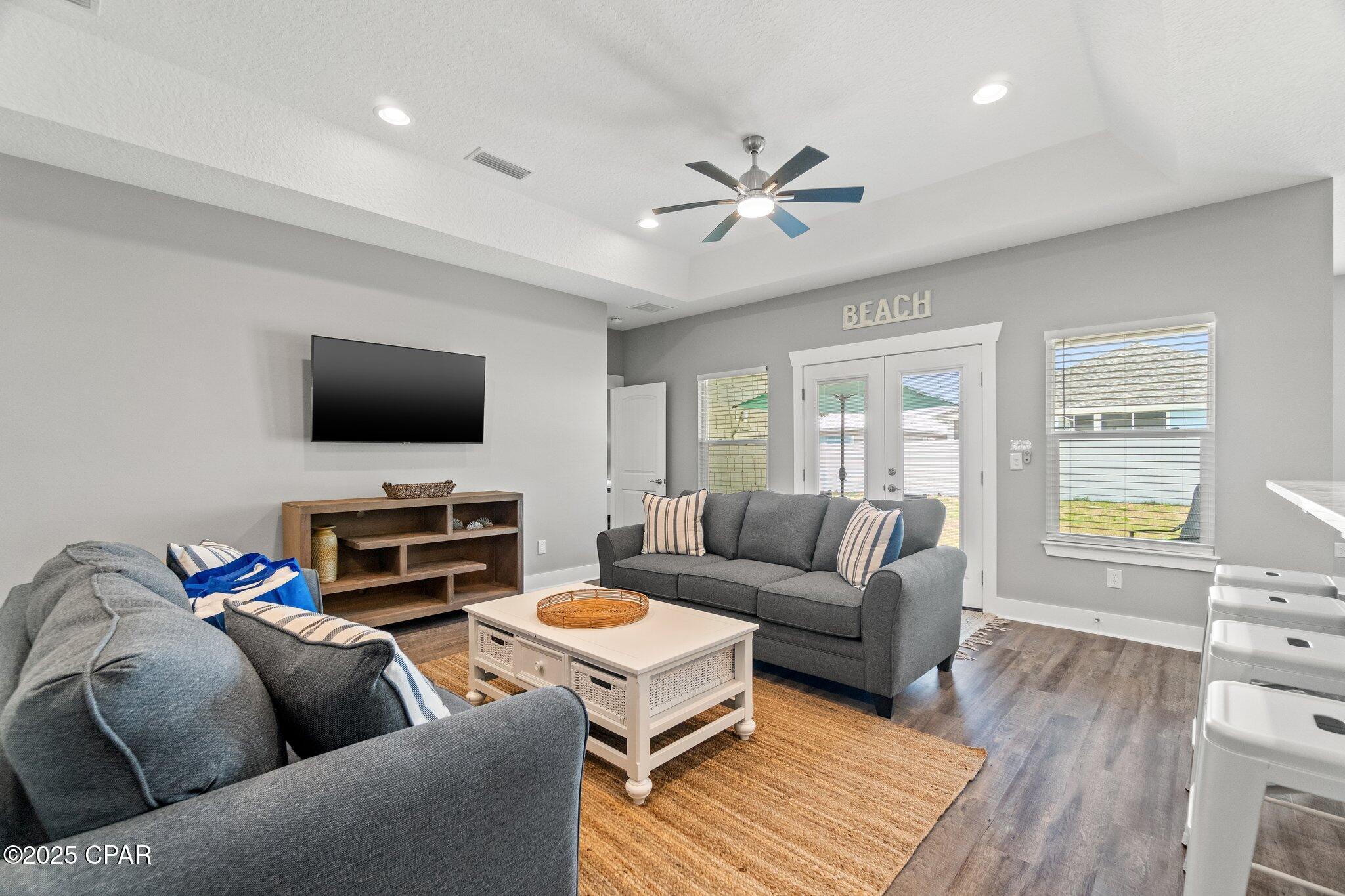 Image 11 For 529 Christmas Tree Lane