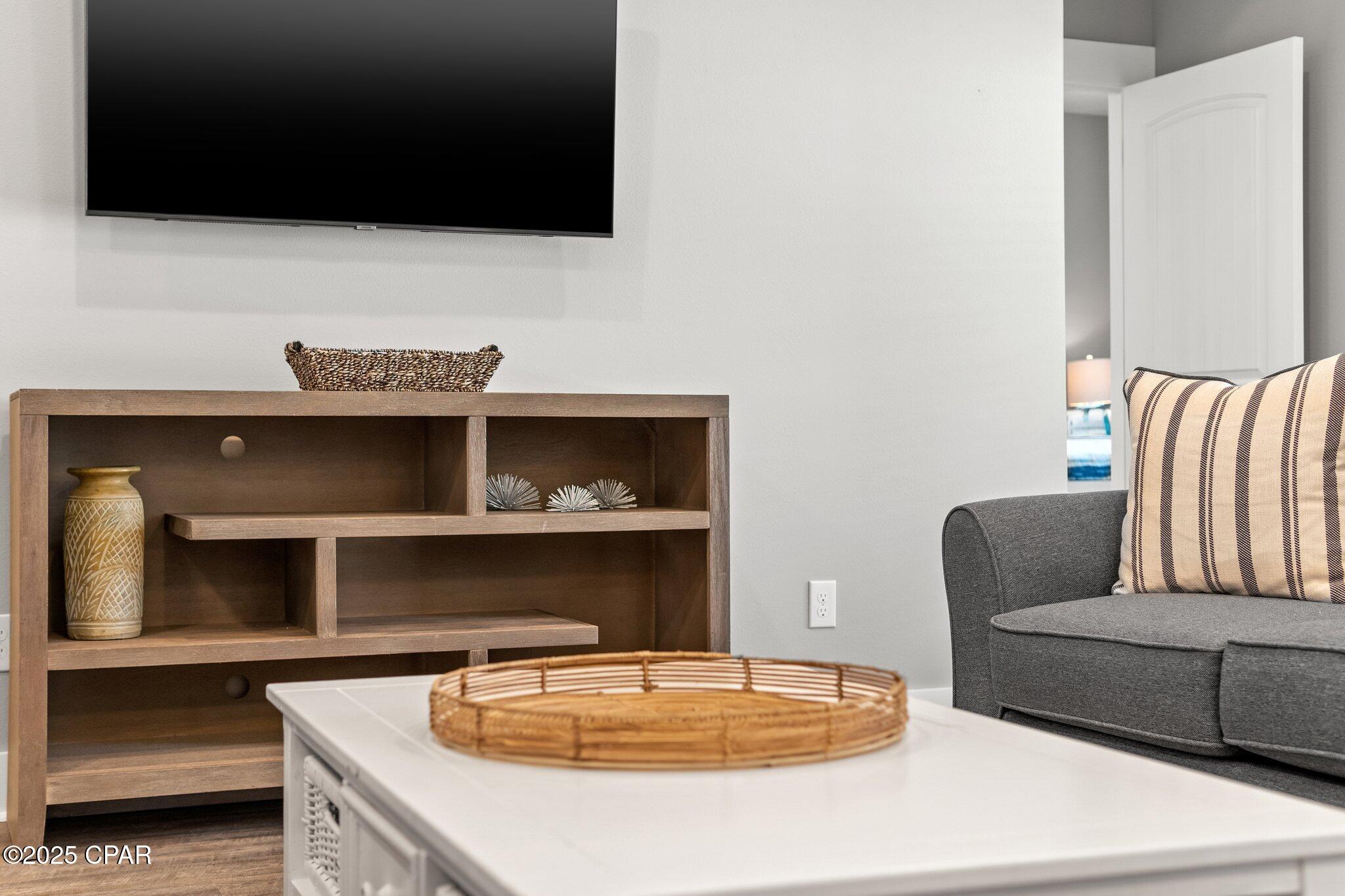 Image 15 For 529 Christmas Tree Lane