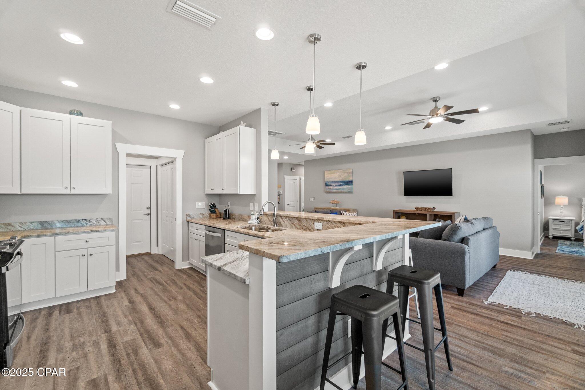 Image 17 For 529 Christmas Tree Lane