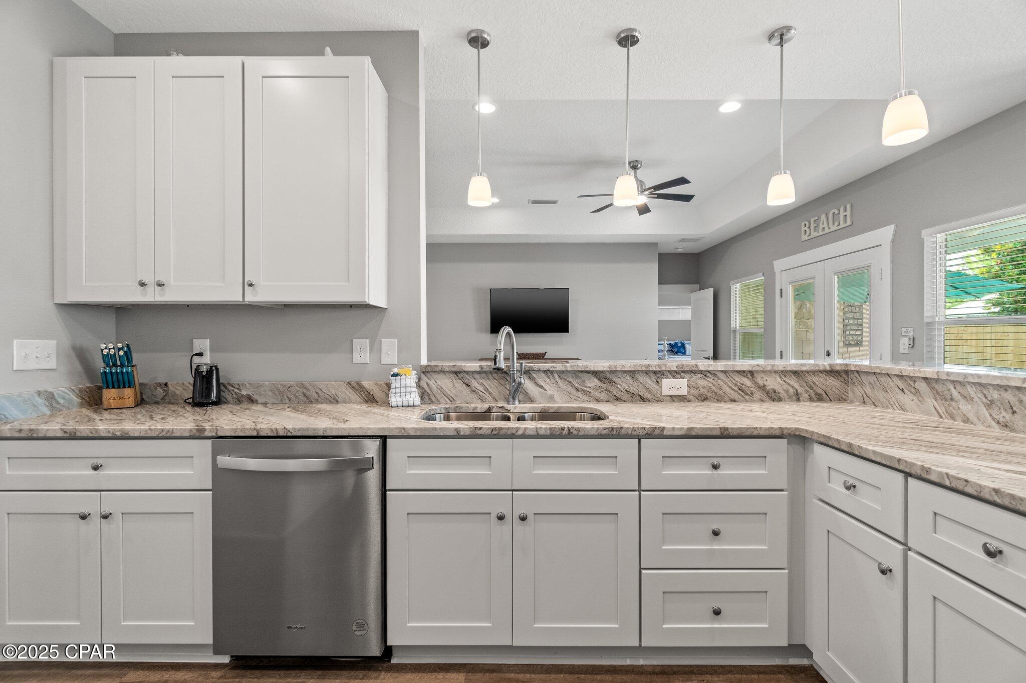 Image 18 For 529 Christmas Tree Lane