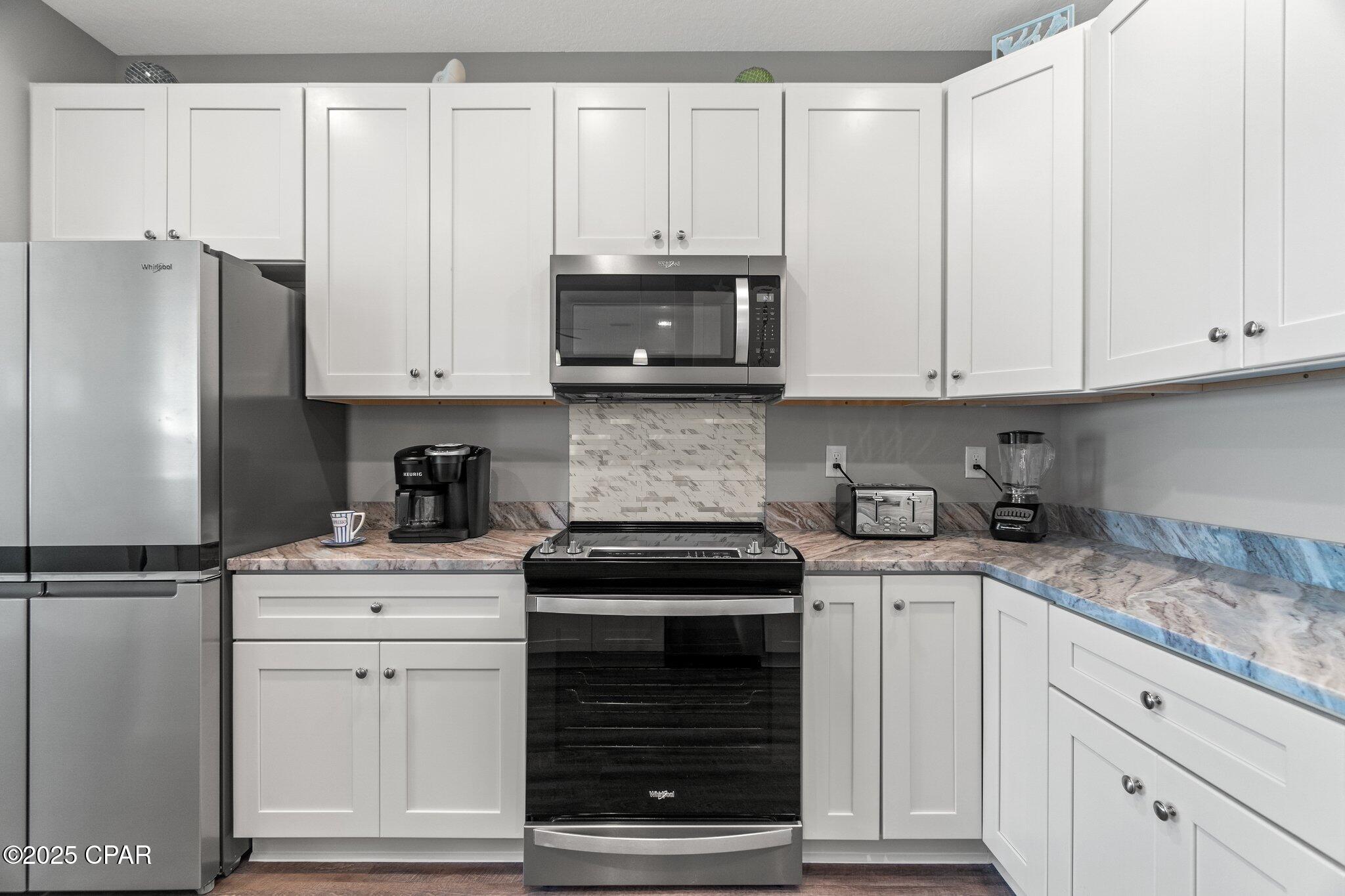 Image 20 For 529 Christmas Tree Lane