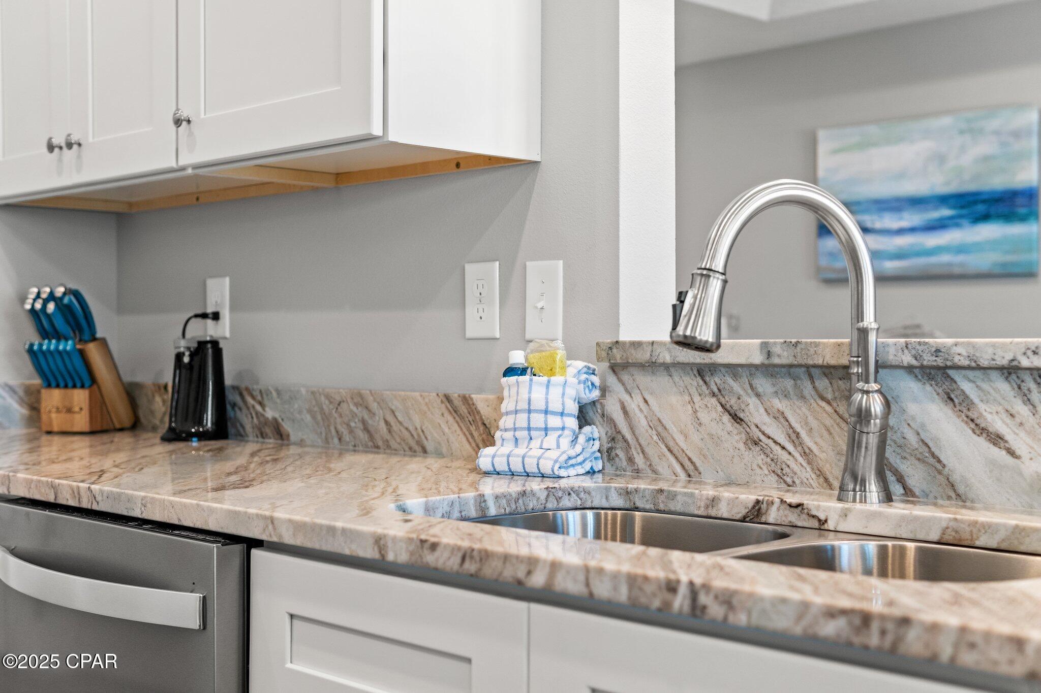 Image 21 For 529 Christmas Tree Lane