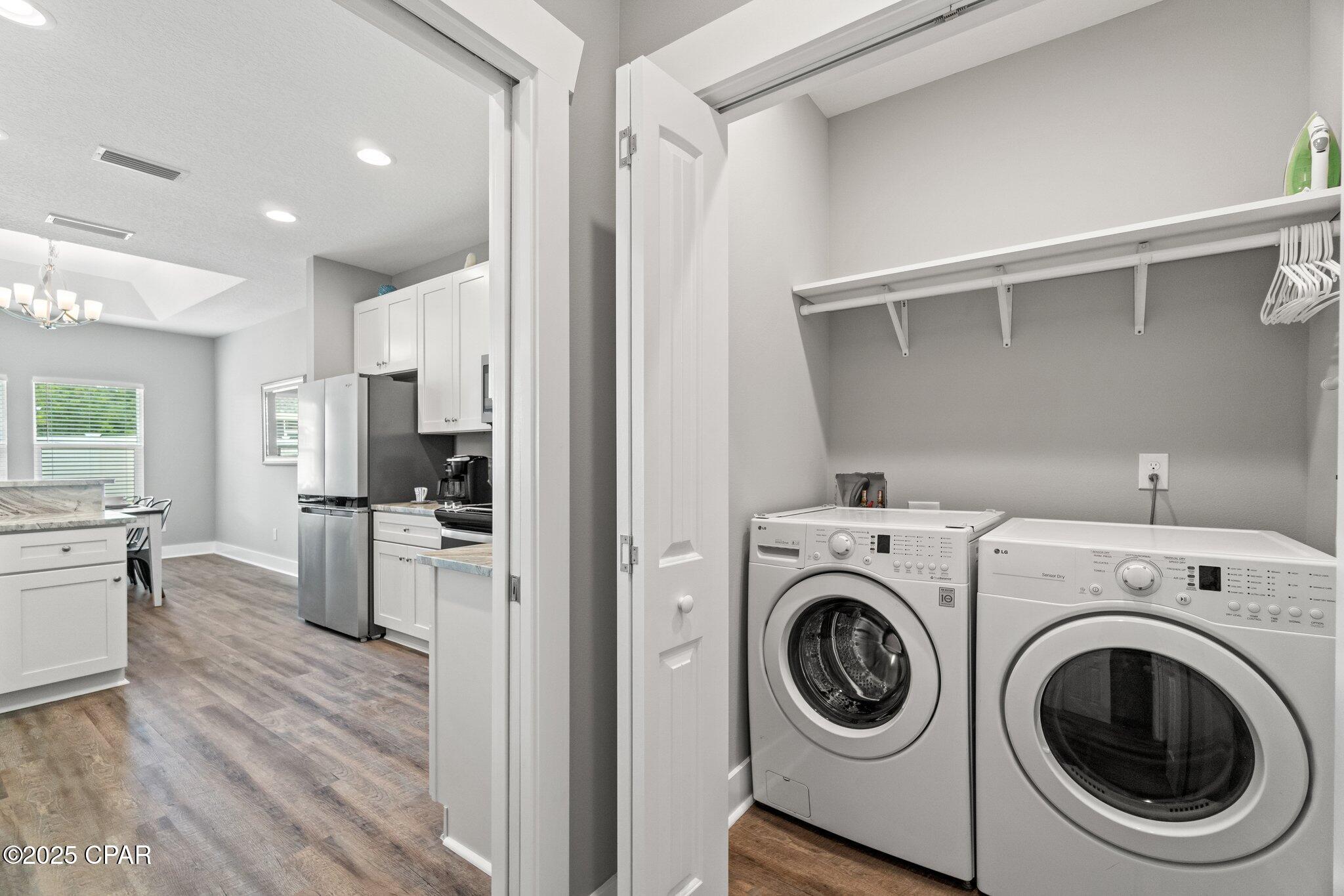 Image 25 For 529 Christmas Tree Lane