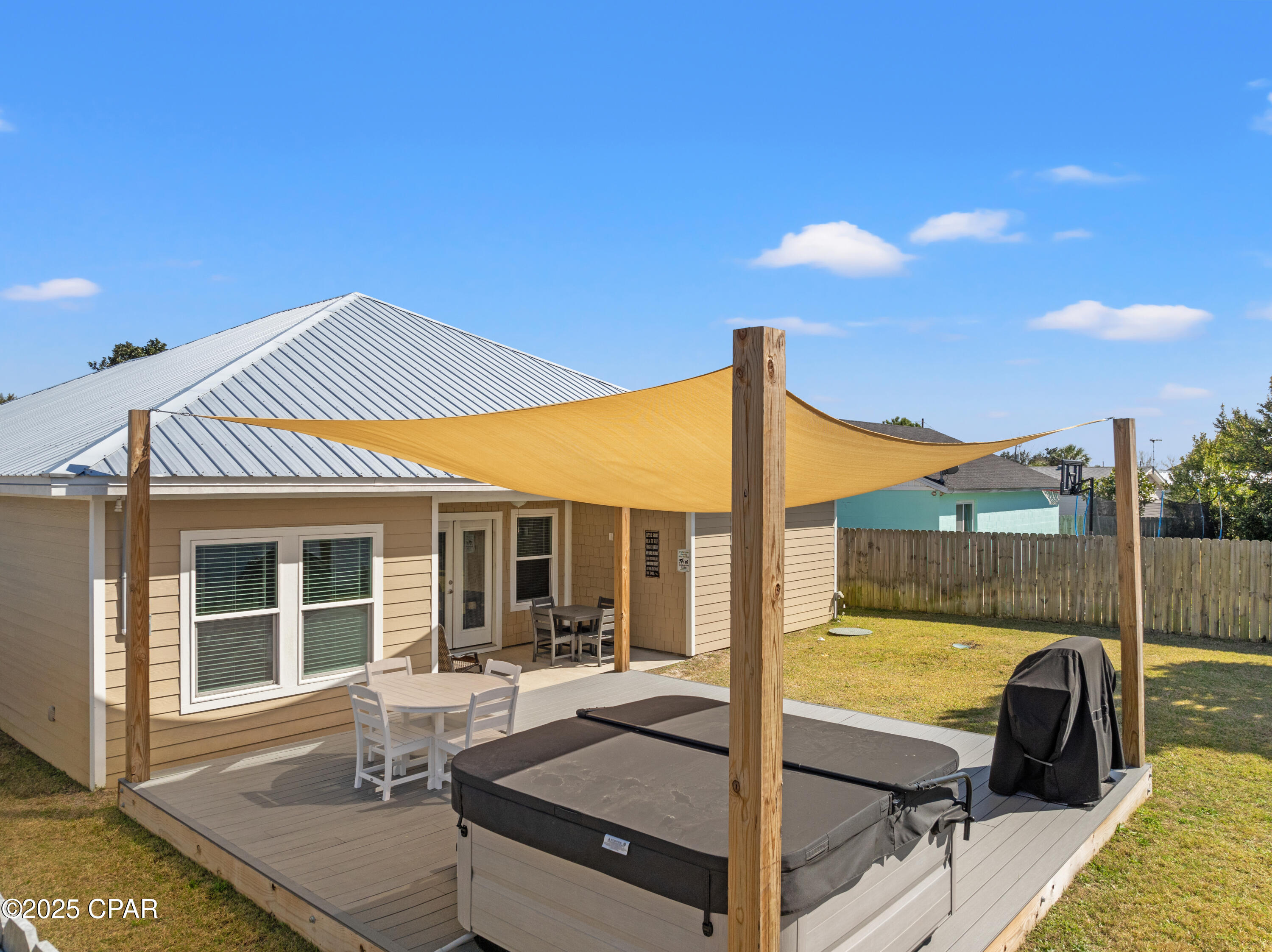 Image 3 For 529 Christmas Tree Lane