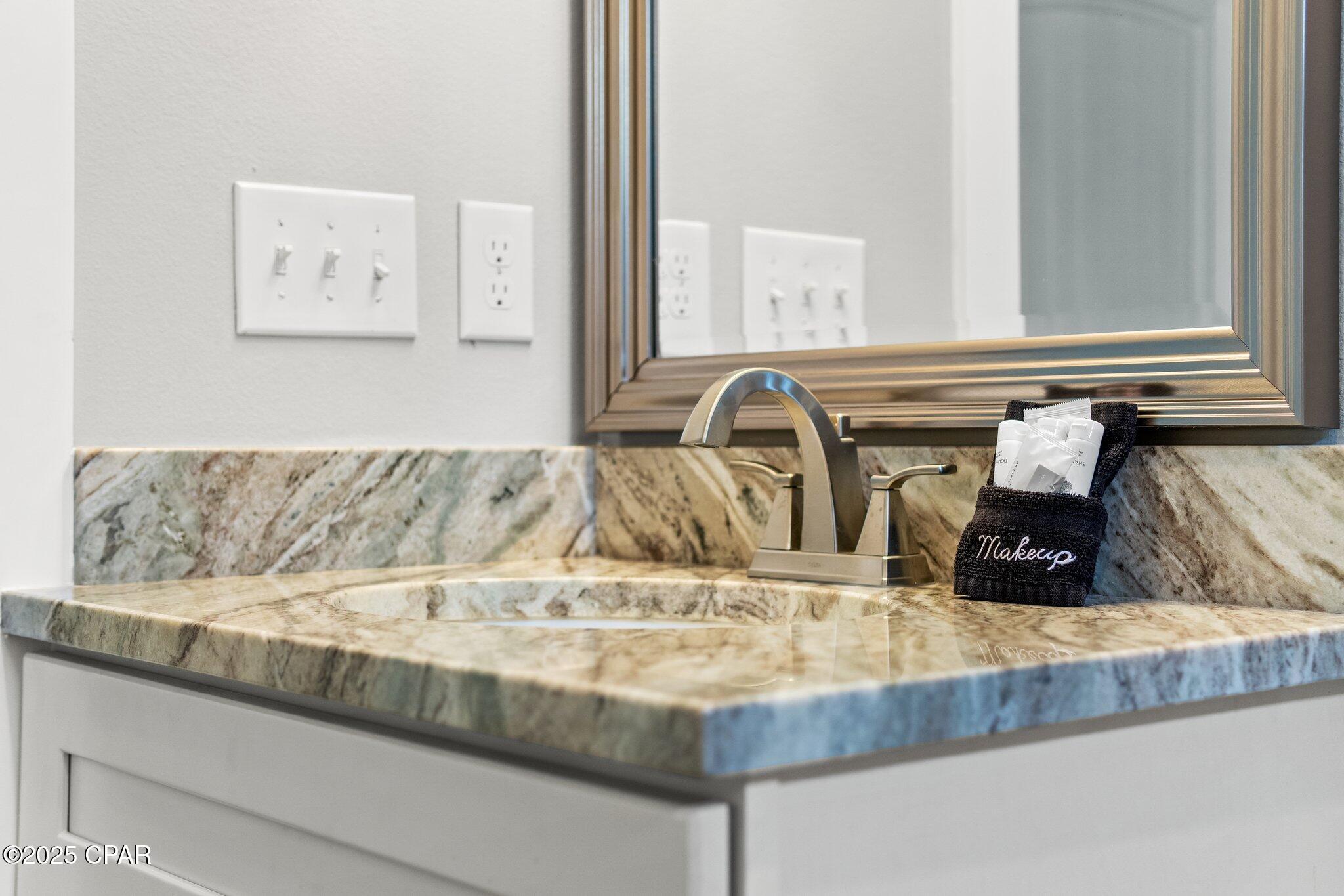 Image 36 For 529 Christmas Tree Lane