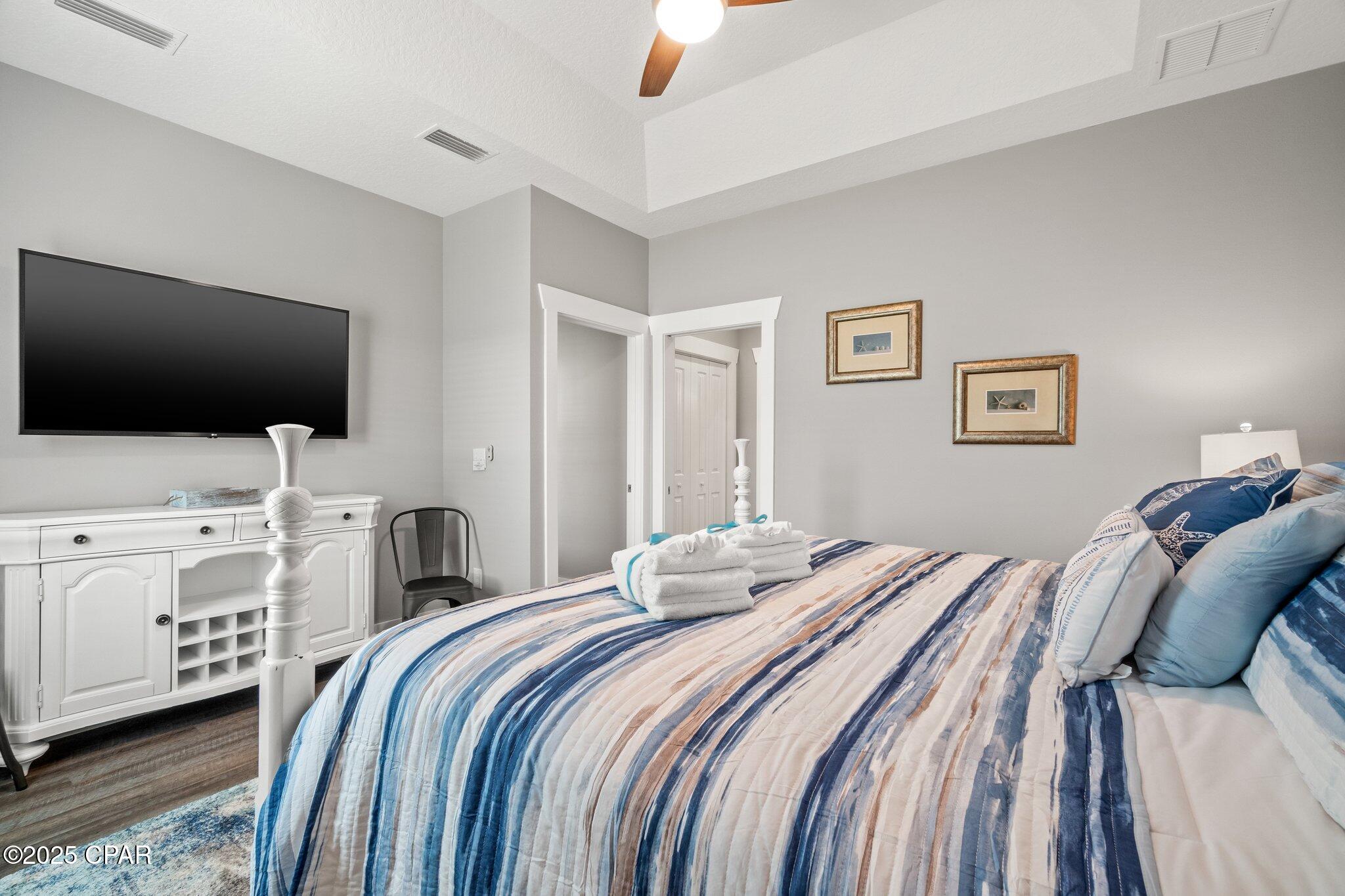 Image 43 For 529 Christmas Tree Lane