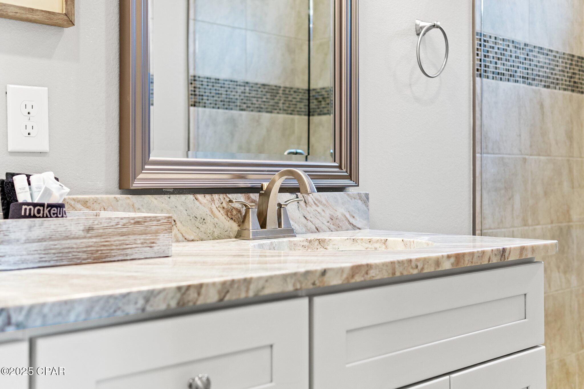 Image 45 For 529 Christmas Tree Lane