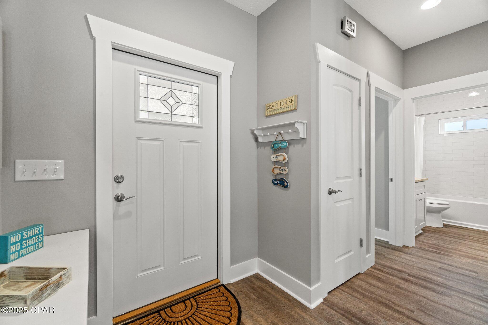 Image 9 For 529 Christmas Tree Lane