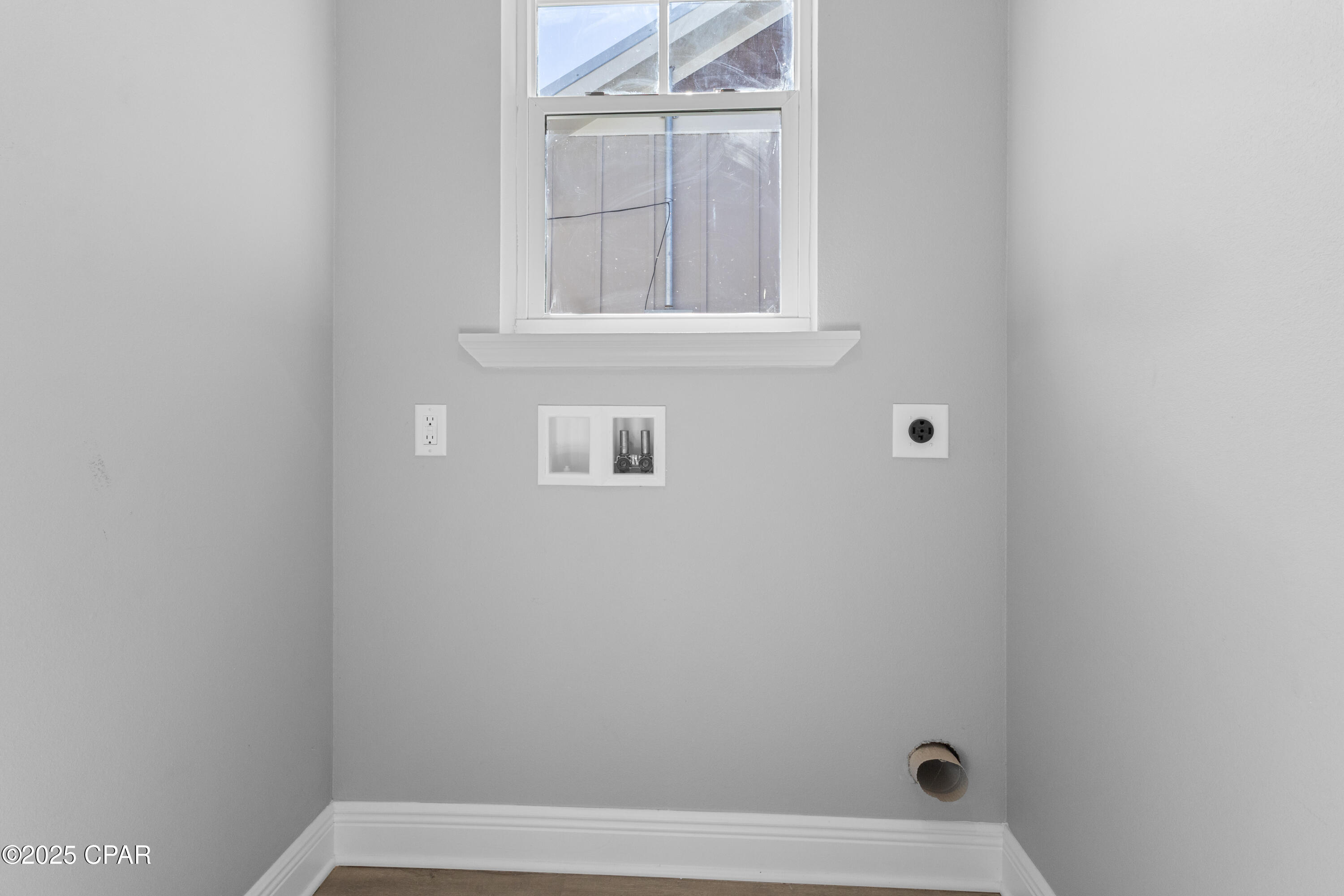 Image 13 For 2445 Mercedes Avenue