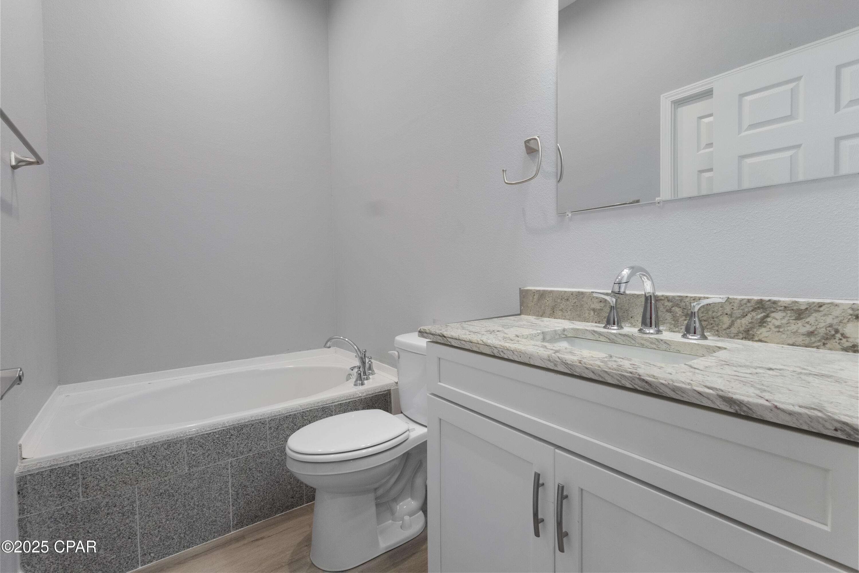 Image 15 For 2445 Mercedes Avenue