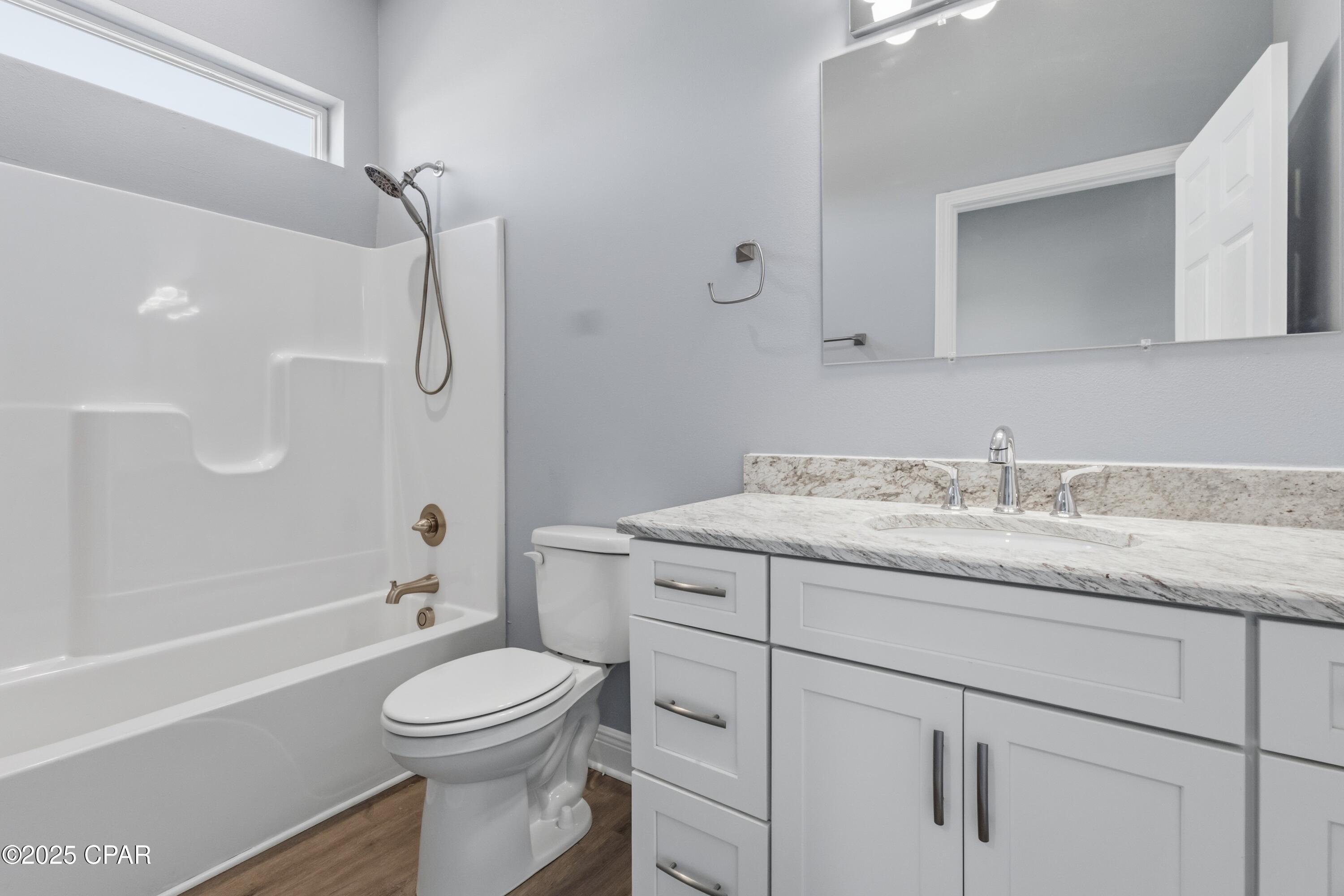 Image 17 For 2445 Mercedes Avenue