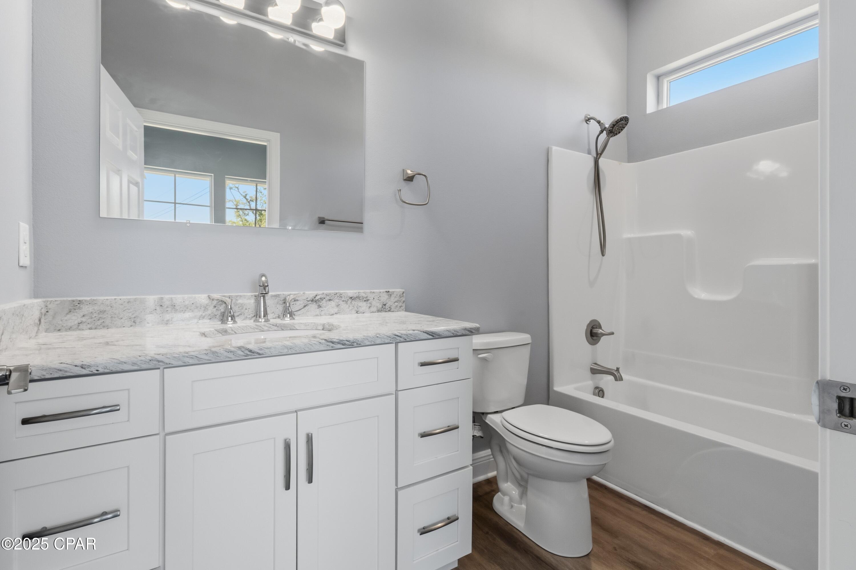 Image 19 For 2445 Mercedes Avenue