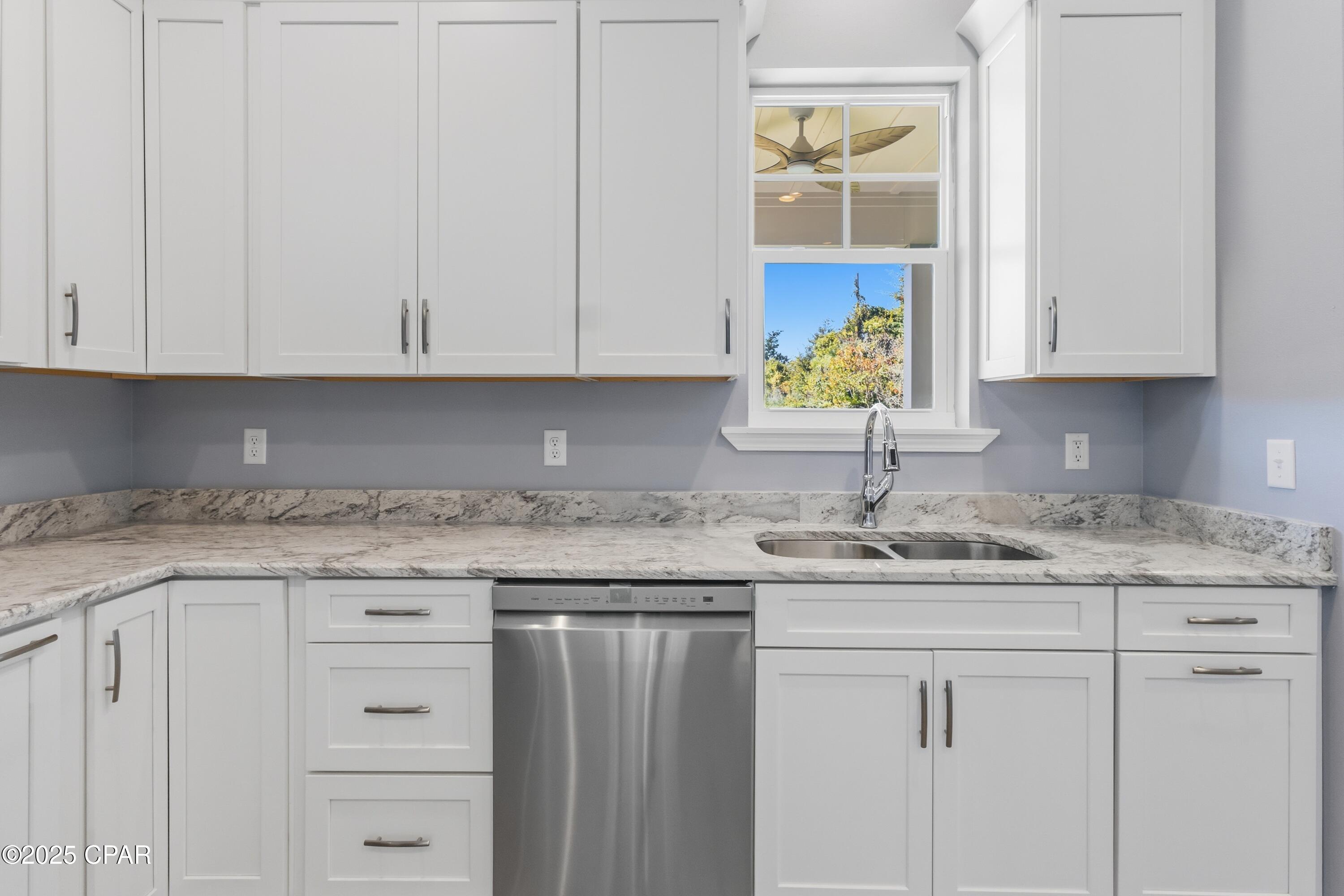 Image 3 For 2445 Mercedes Avenue