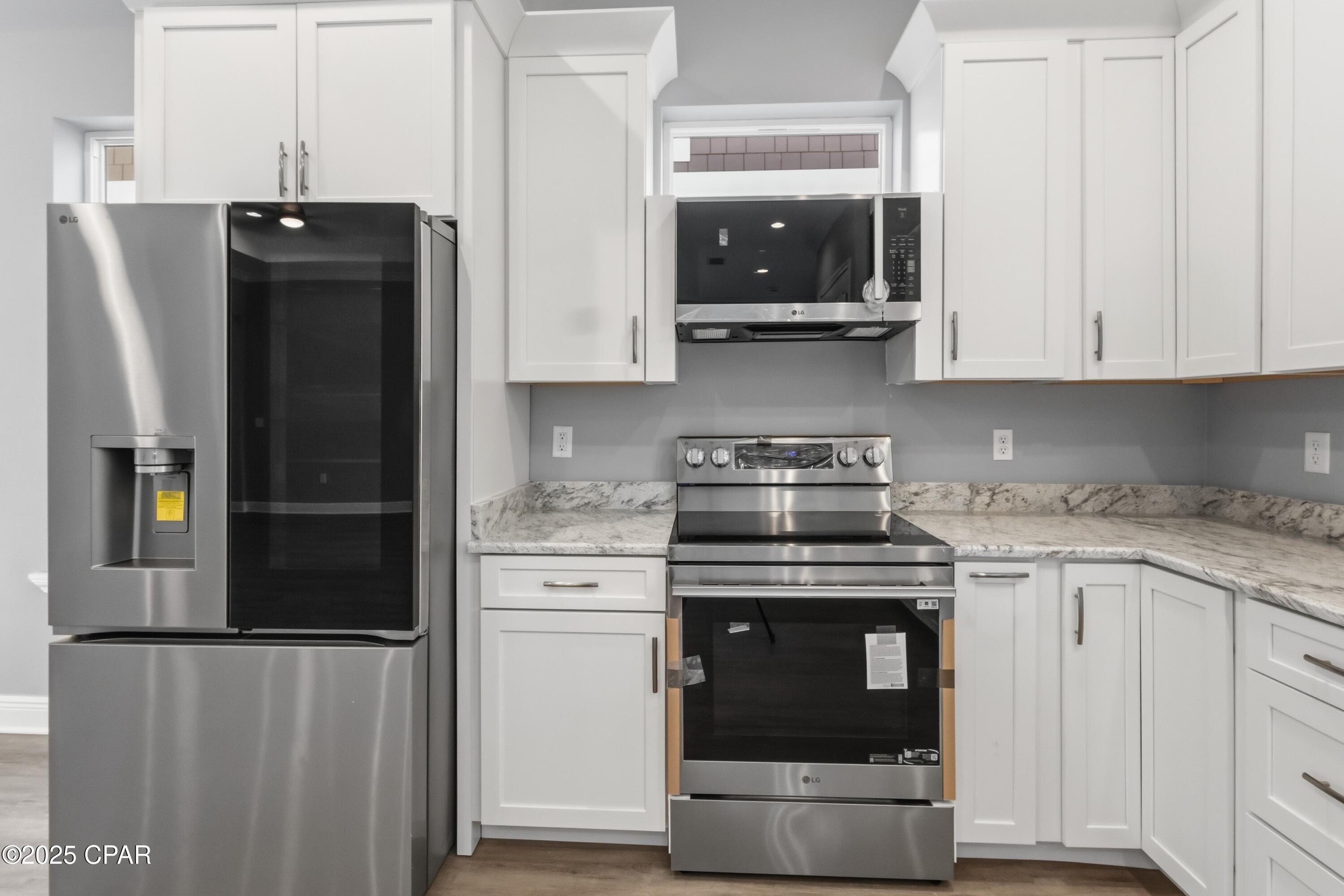 Image 4 For 2445 Mercedes Avenue