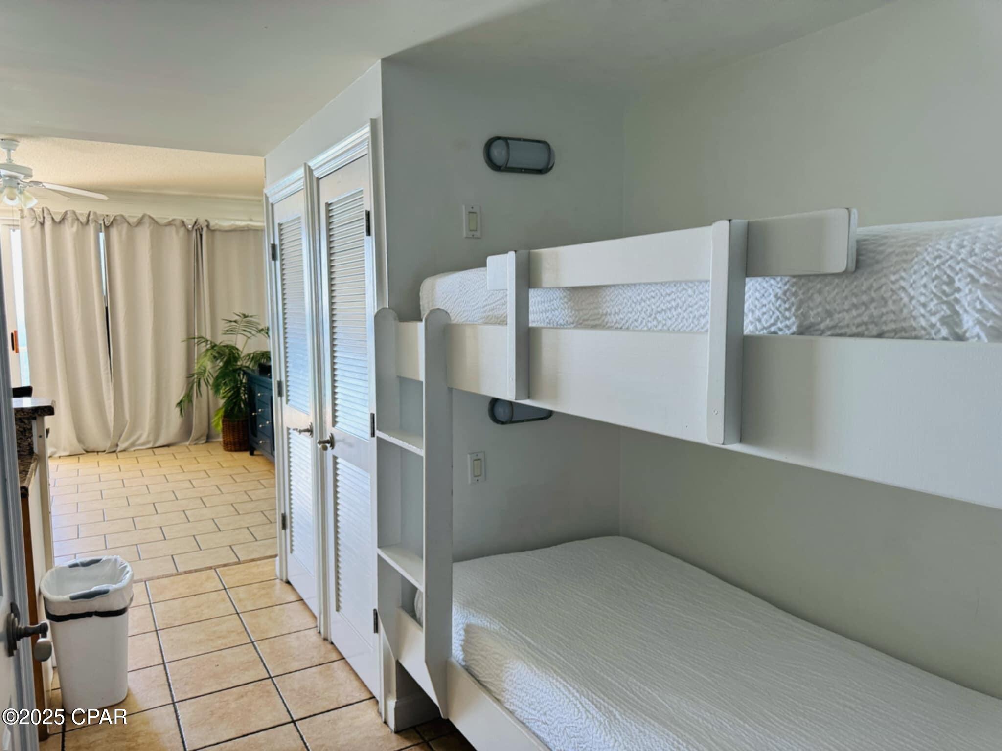 Listing photo id 13 for 9450 Thomas Drive 1805d