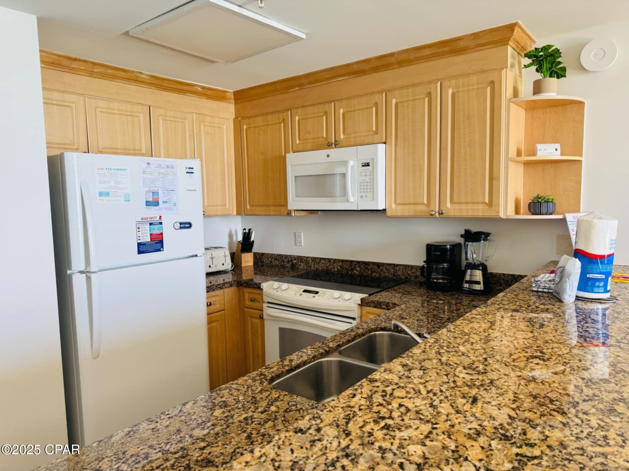 Listing photo id 3 for 9450 Thomas Drive 1805d