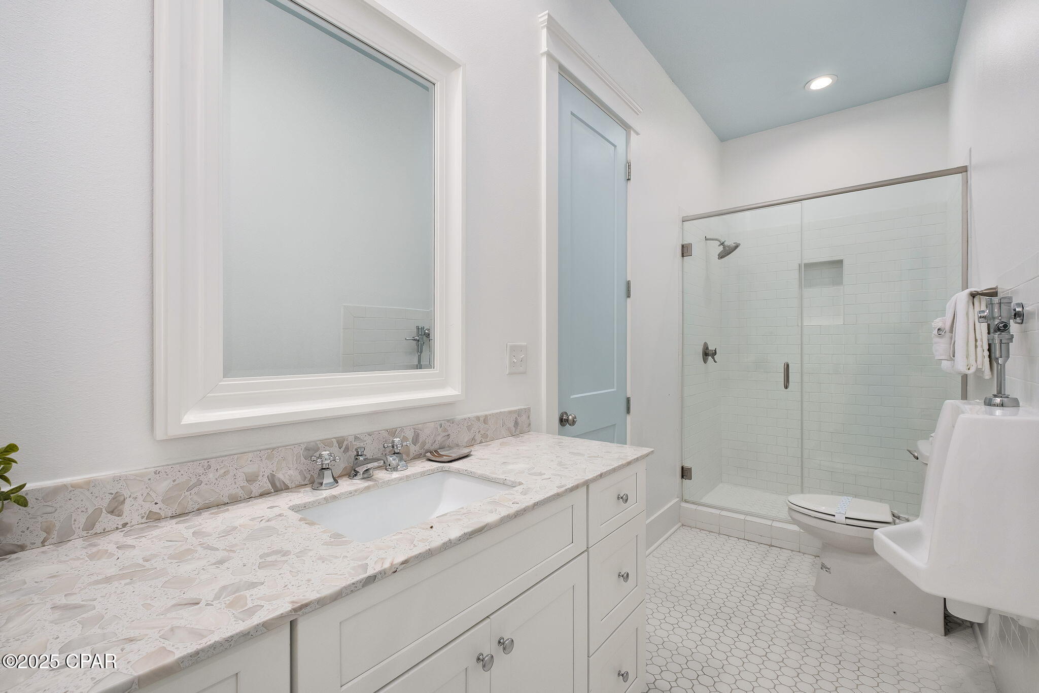 Listing photo id 26 for 20405 Front Beach Road Road