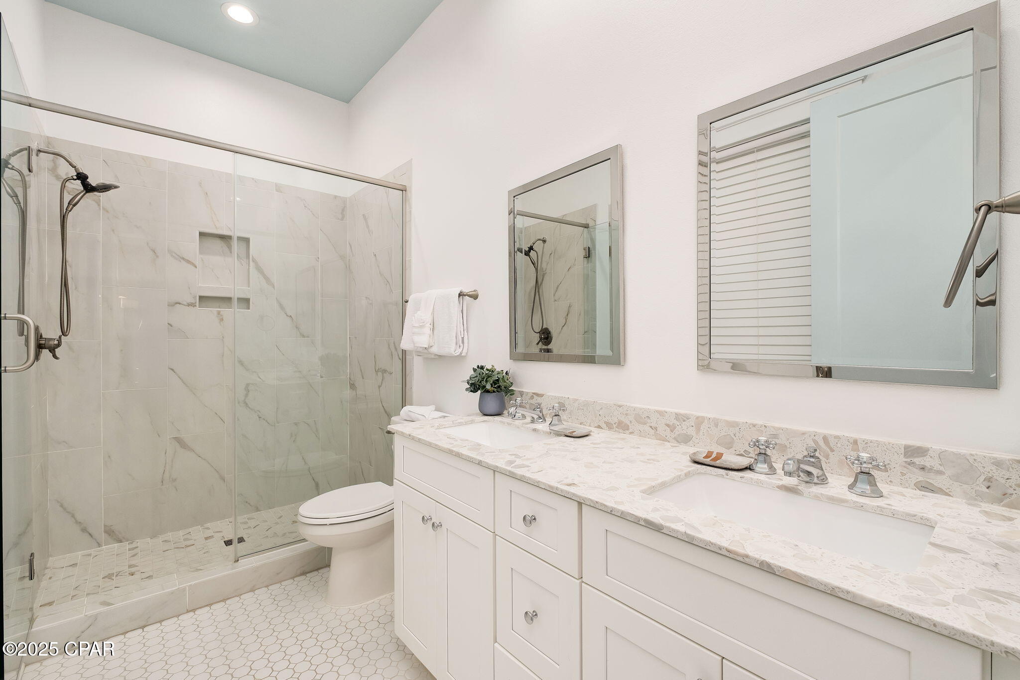 Listing photo id 40 for 20405 Front Beach Road Road