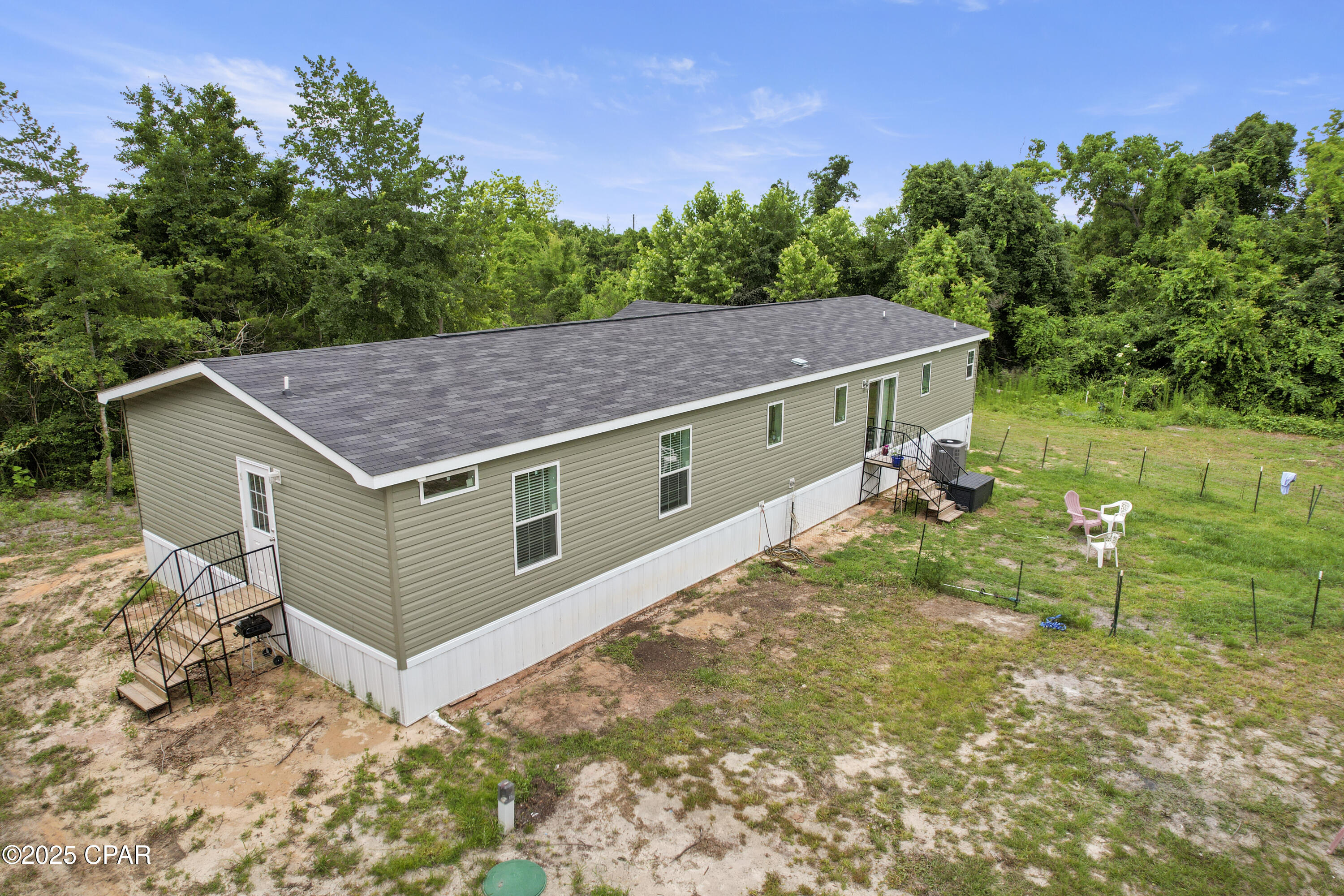 Image 3 For 327 Berthe Avenue