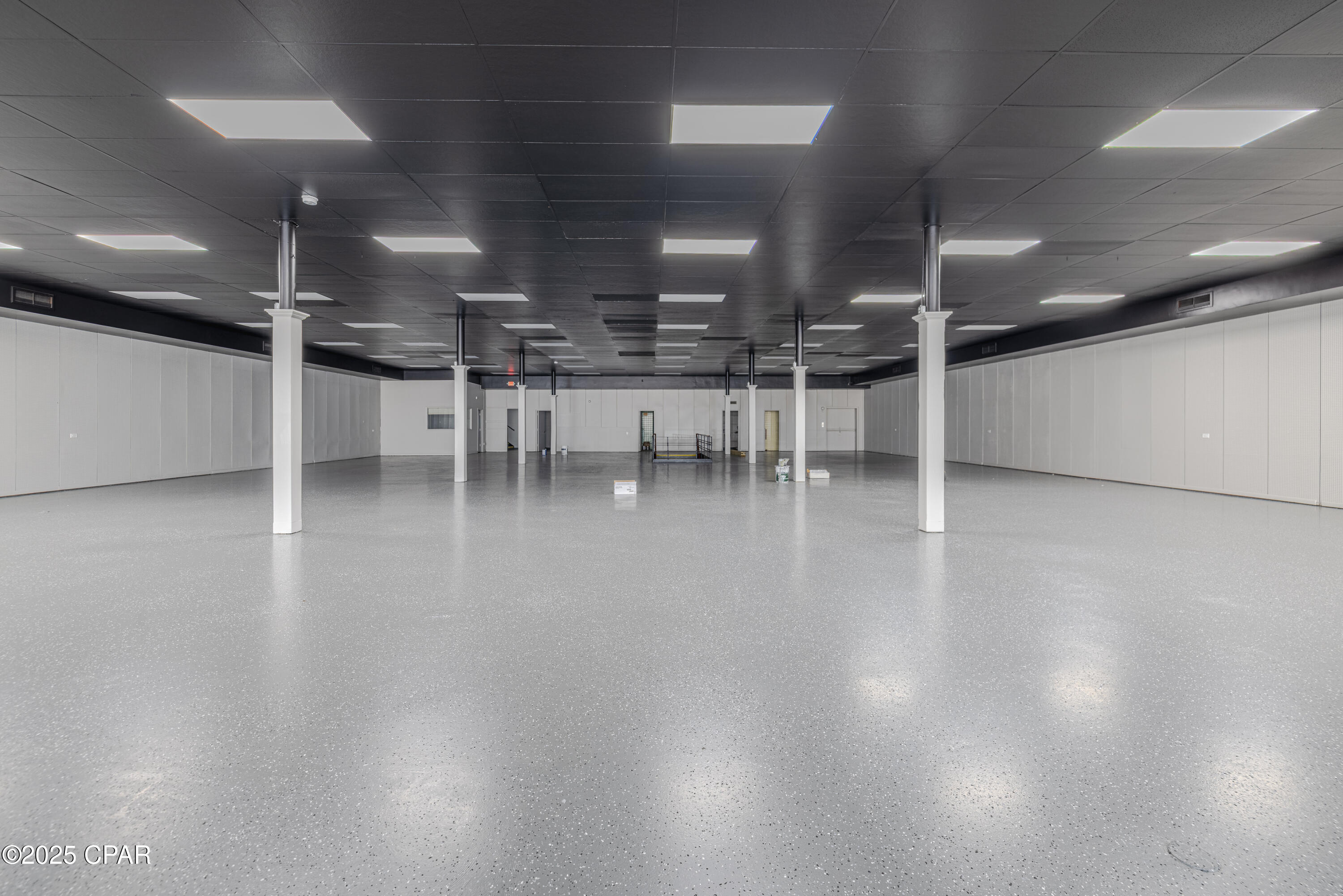 Listing photo id 11 for 551 Harrison Avenue