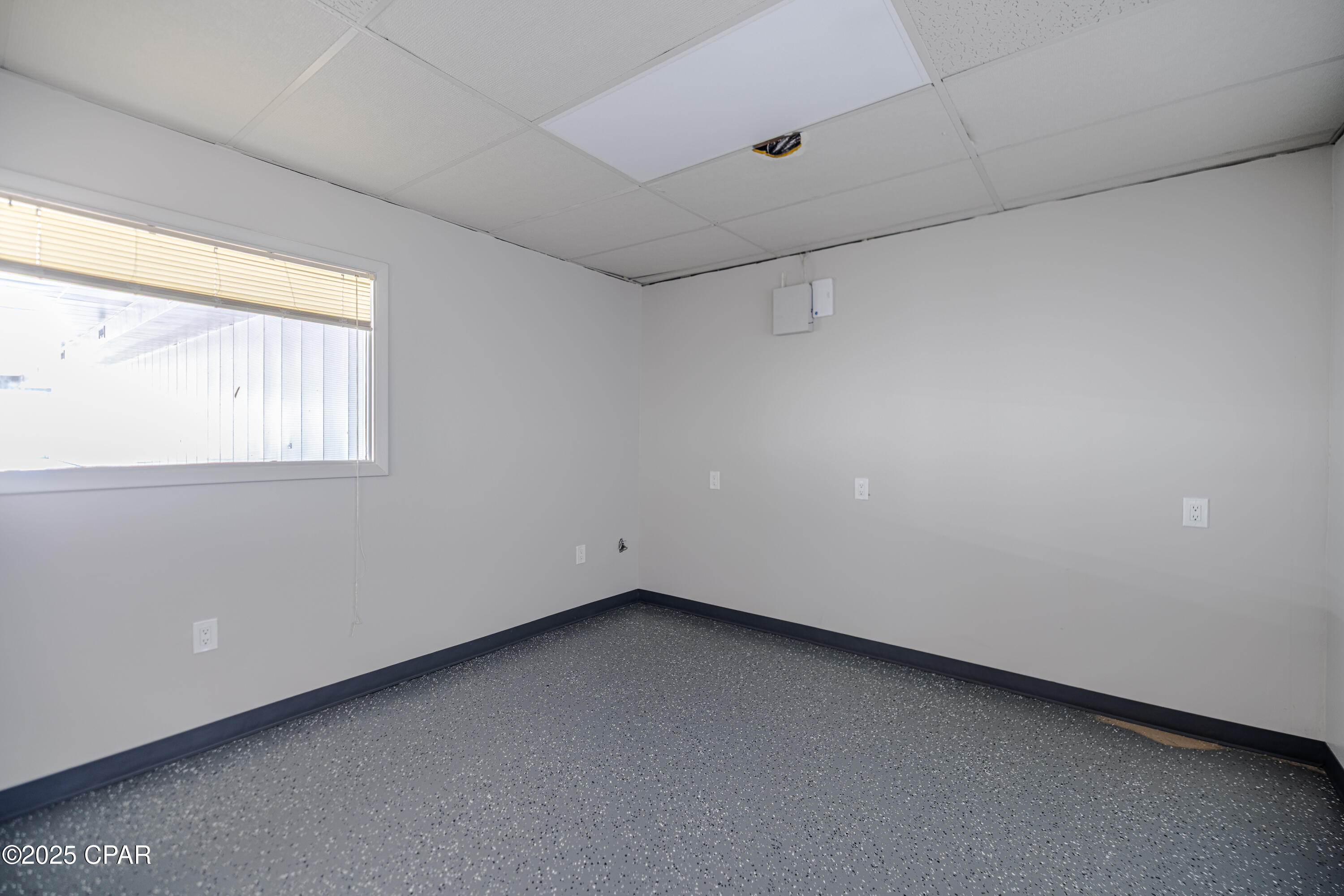 Listing photo id 13 for 551 Harrison Avenue