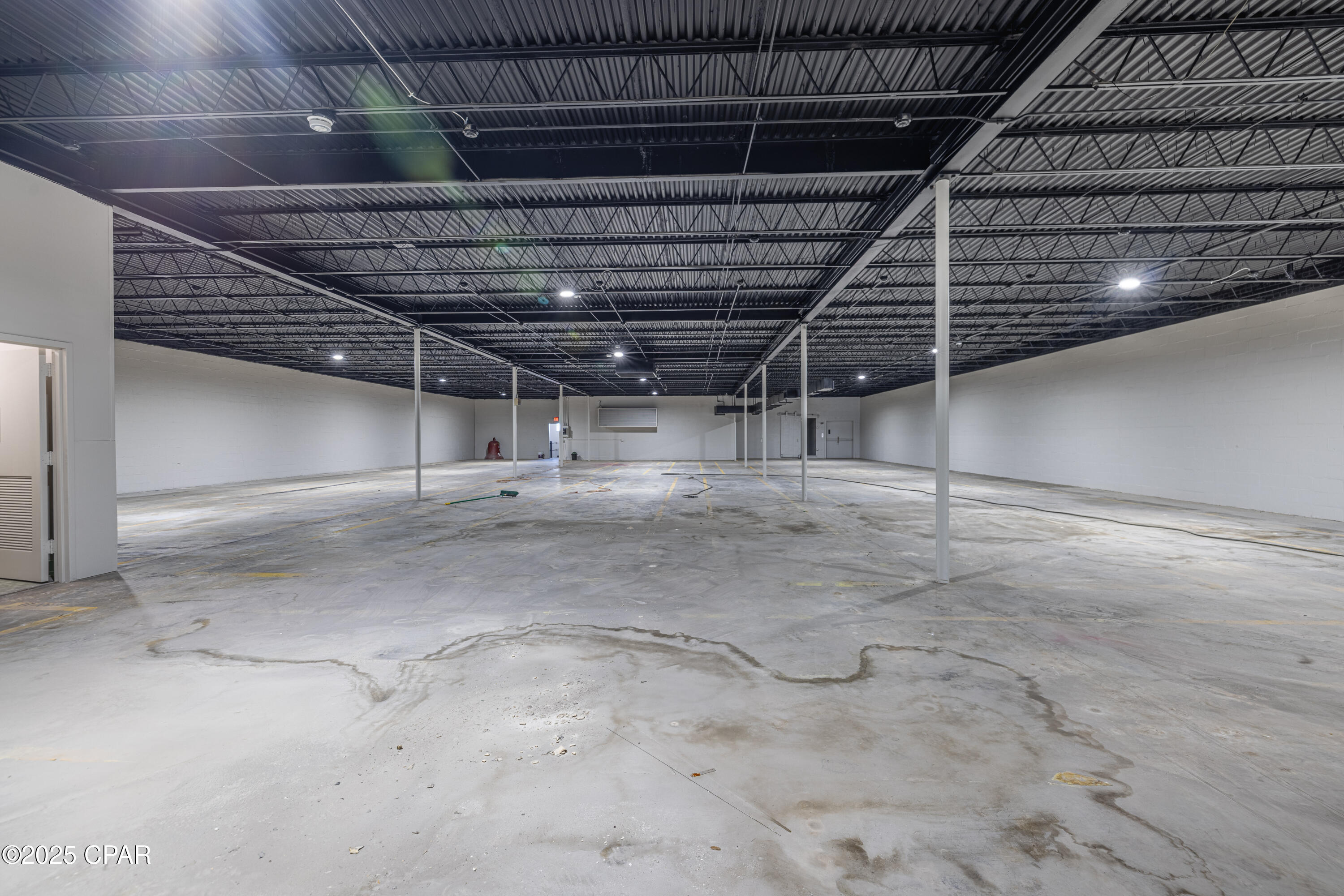 Listing photo id 19 for 551 Harrison Avenue