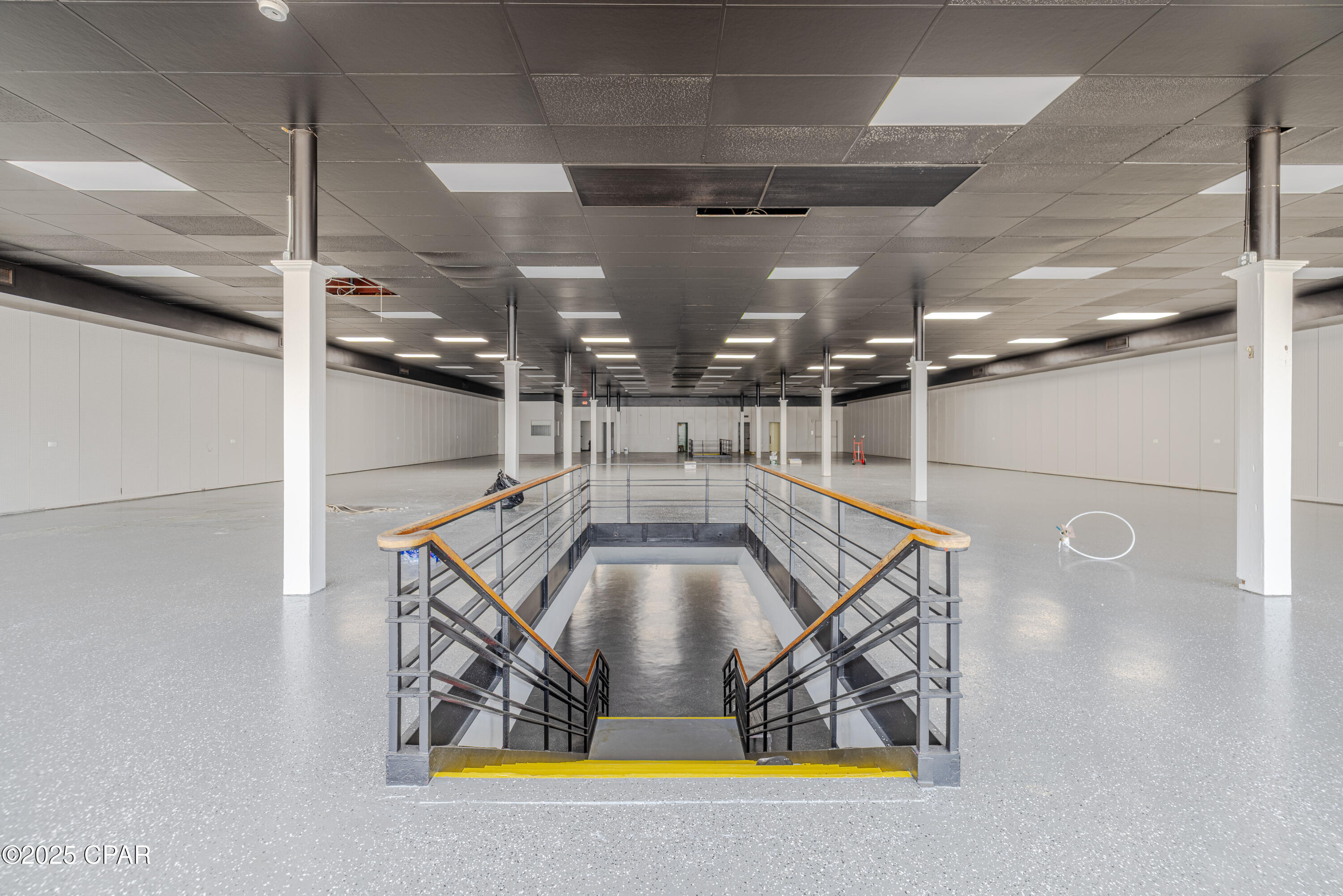 Listing photo id 2 for 551 Harrison Avenue