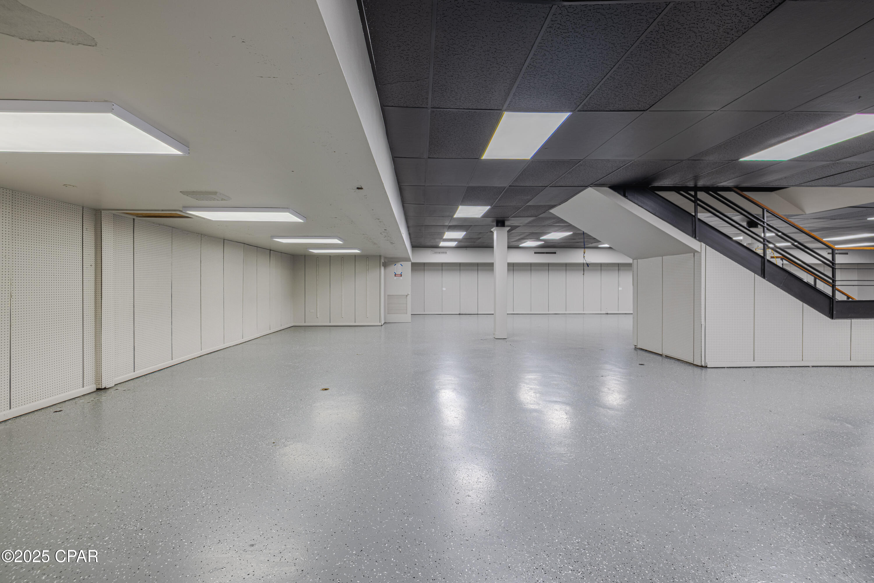 Listing photo id 27 for 551 Harrison Avenue