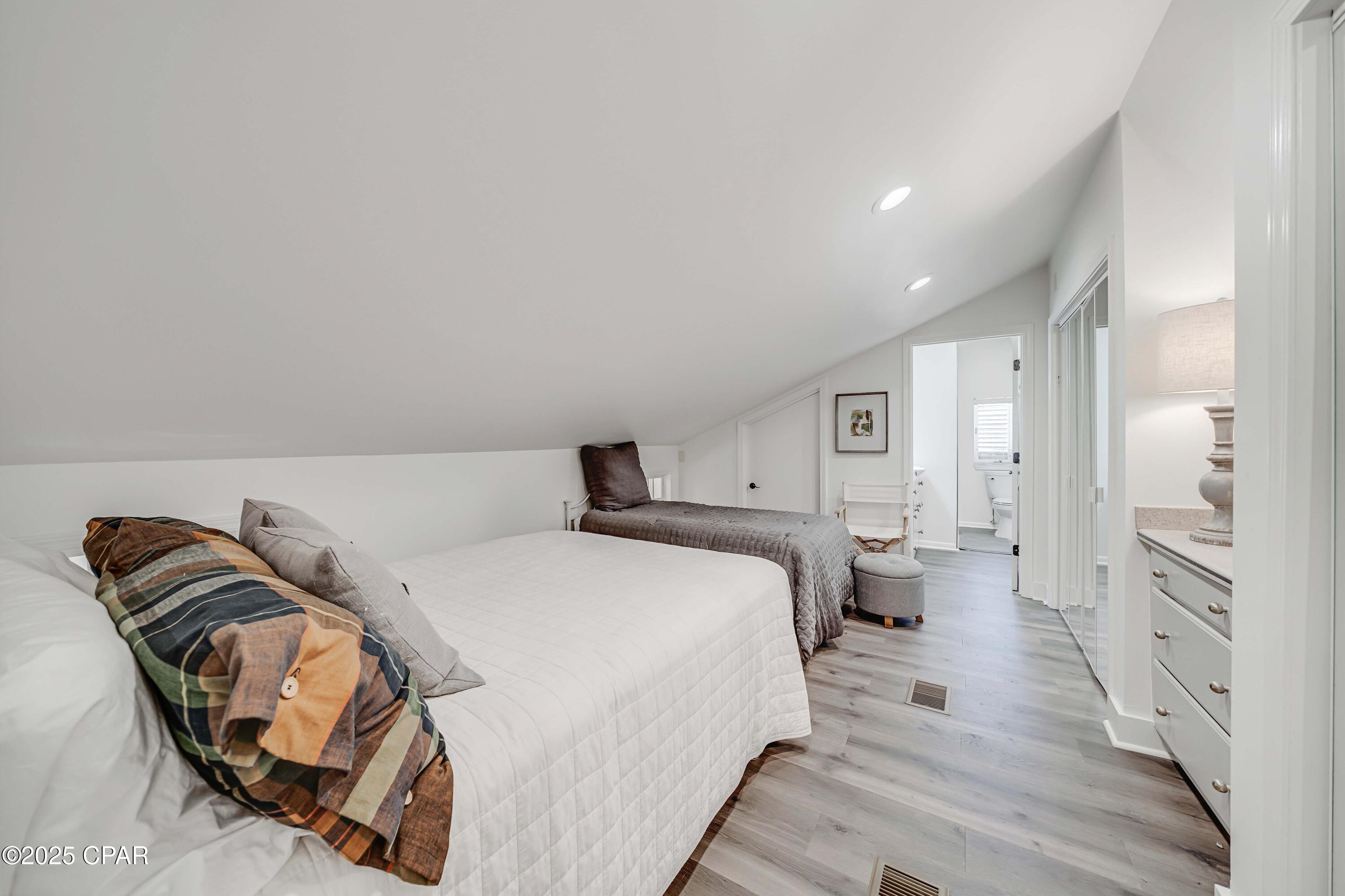 Image 27 For 4726 Bay Point Road  C-226