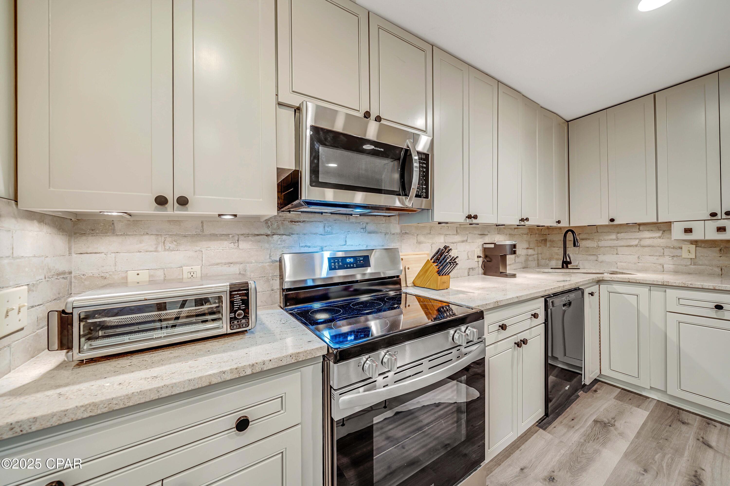 Image 9 For 4726 Bay Point Road  C-226