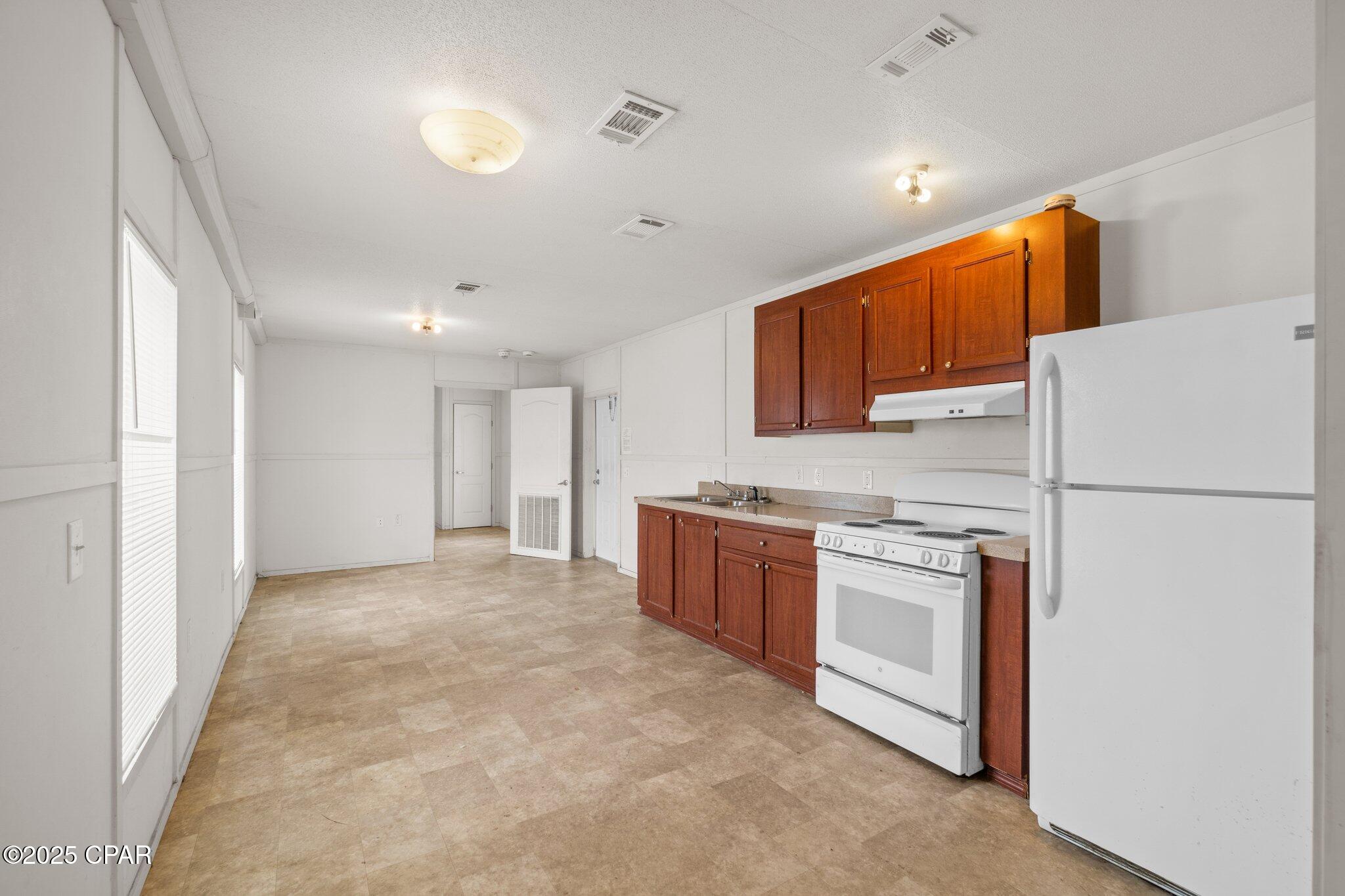 Image 10 For 1329 Transmitter Road Road