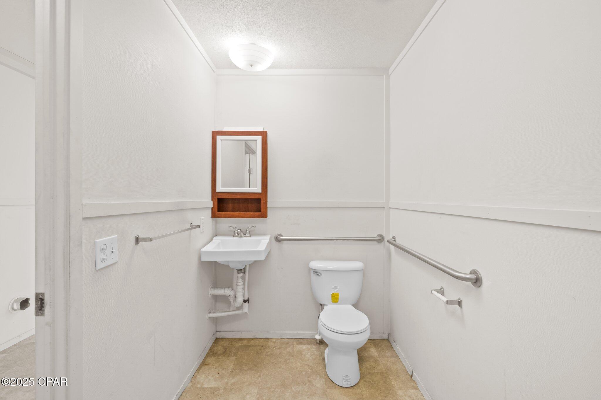 Image 13 For 1329 Transmitter Road Road