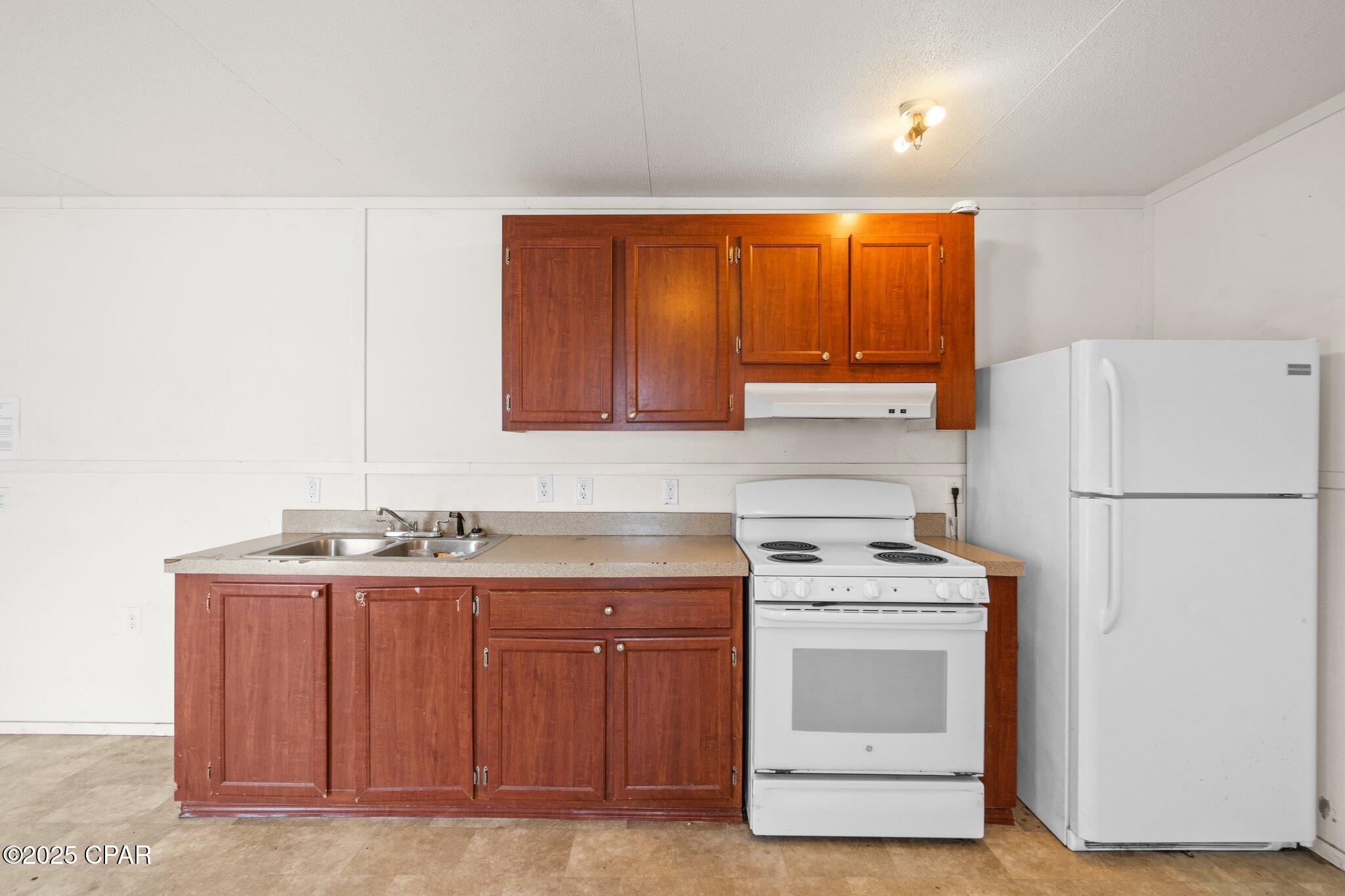 Image 8 For 1329 Transmitter Road Road