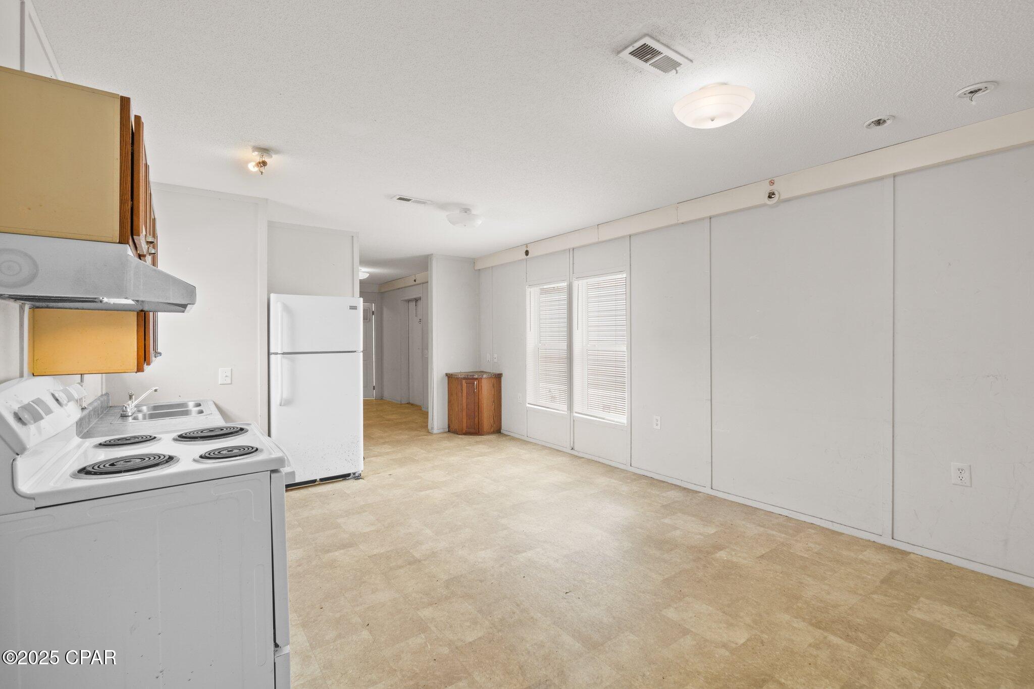 Image 19 For 1329 Transmitter Road